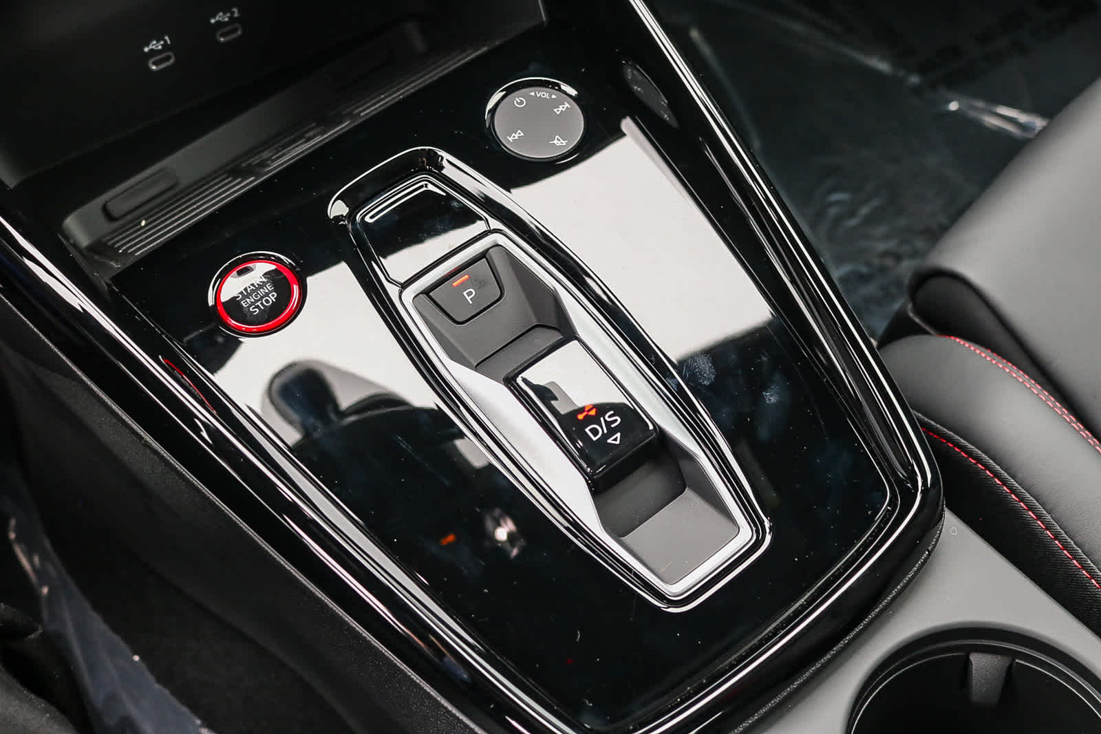 Thumbnail: 2025 Audi RS 3 - 27