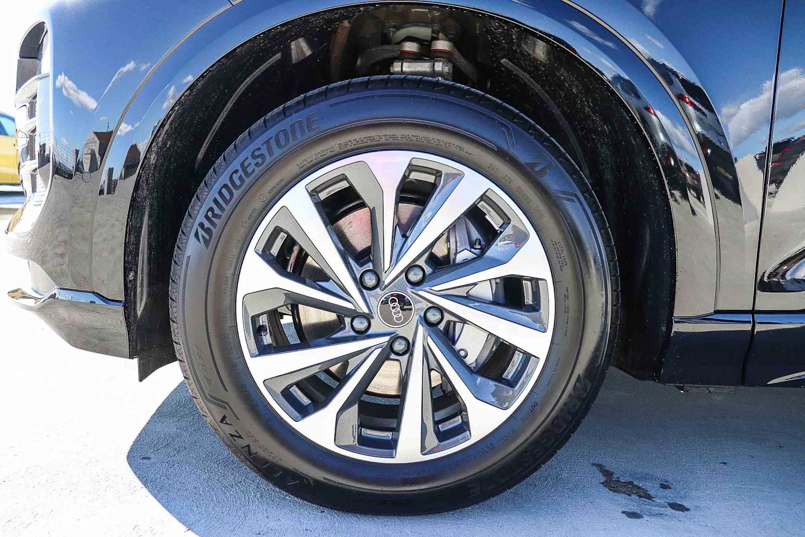 Thumbnail: 2025 Audi Q6 e-tron - 14