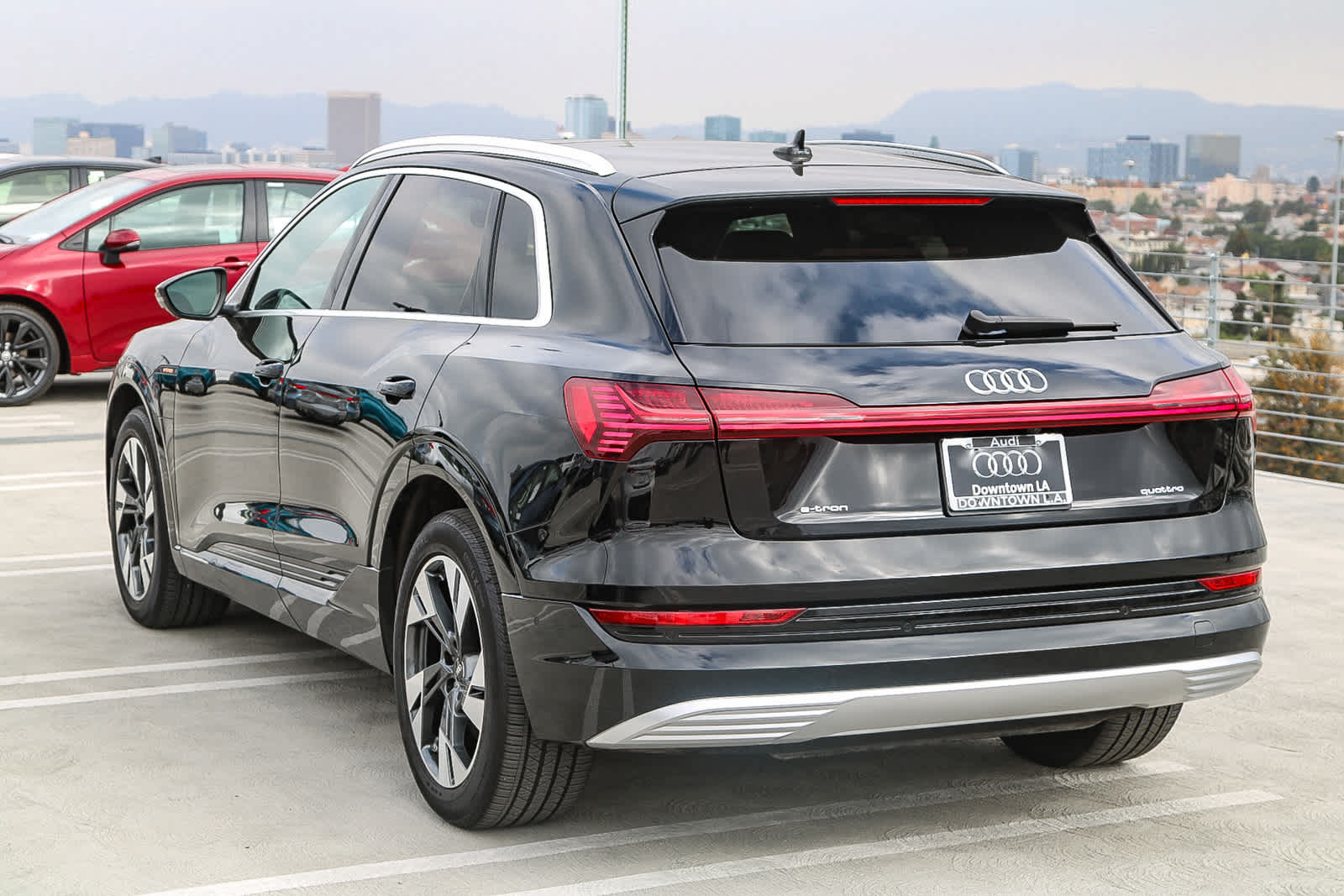 Thumbnail: 2022 Audi e-tron - 8