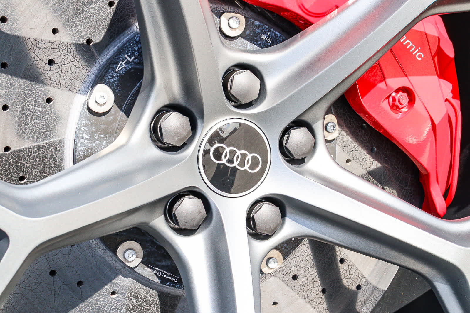 Thumbnail: 2025 Audi RS Q8 - 10