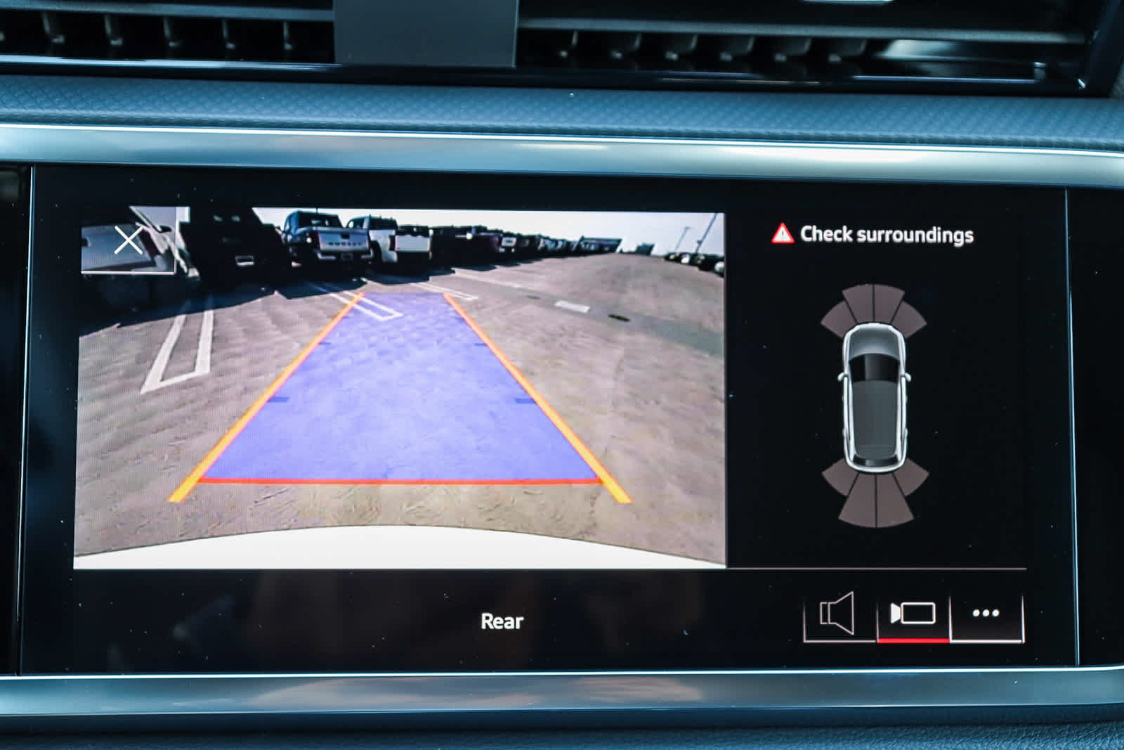 Thumbnail: 2025 Audi Q3 - 35