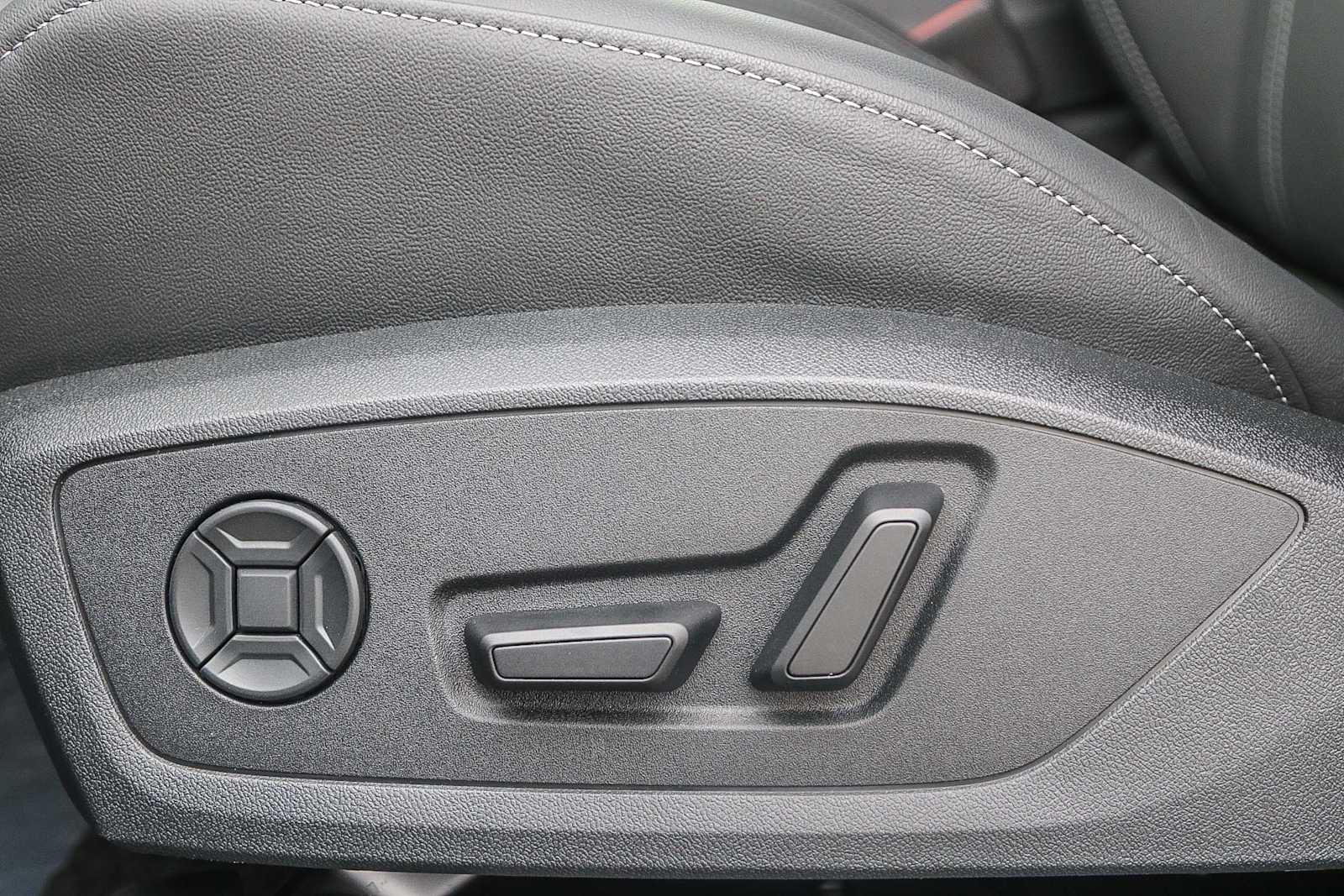 Thumbnail: 2025 Audi Q4 e-tron - 21