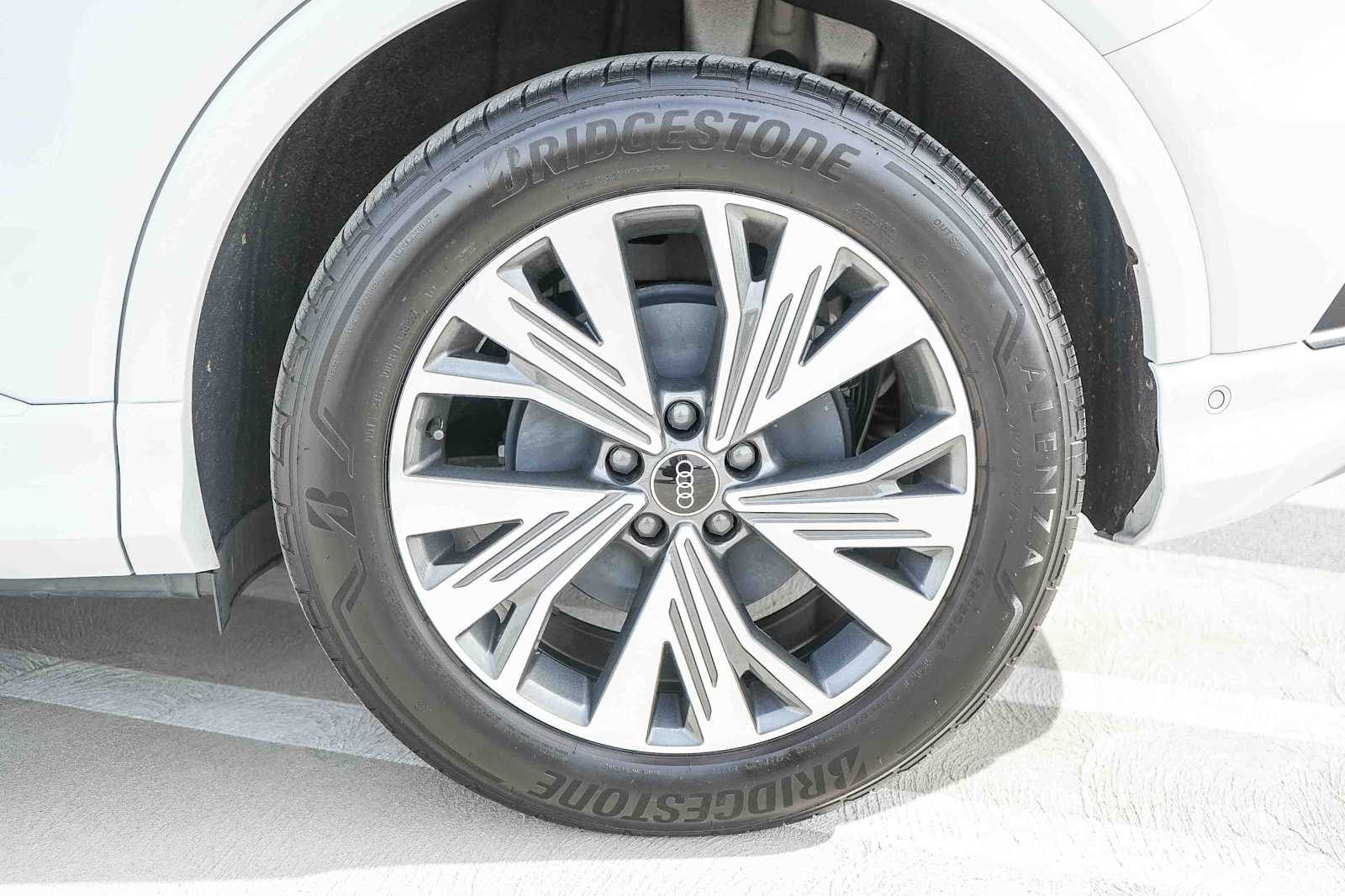 Thumbnail: 2023 Audi Q4 e-tron - 13