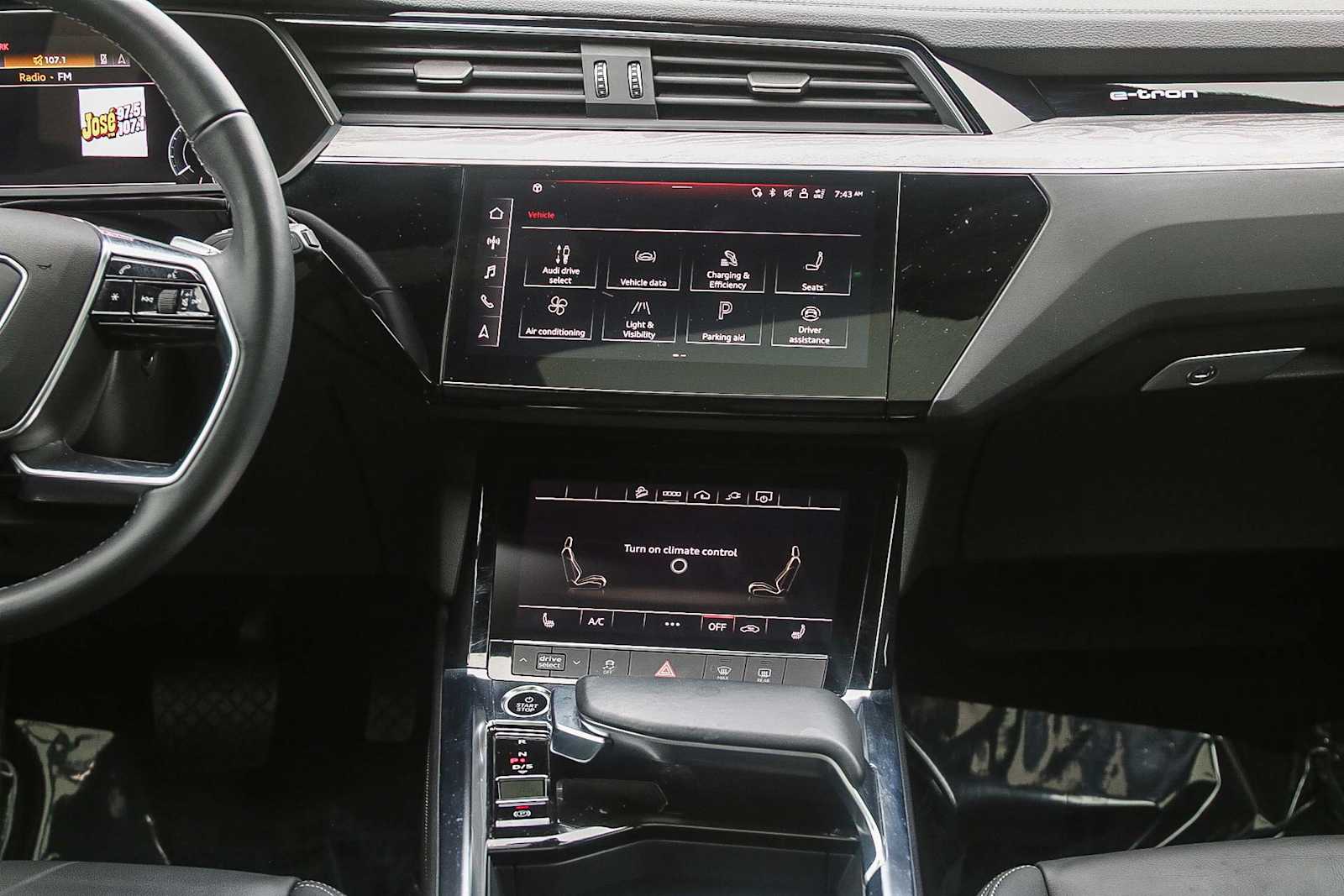 Thumbnail: 2022 Audi e-tron - 13