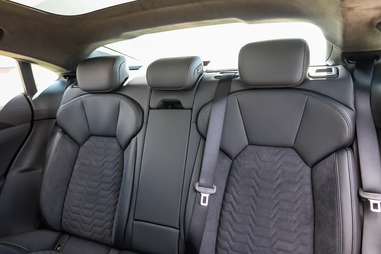 Thumbnail: 2026 Audi e-tron GT - 25