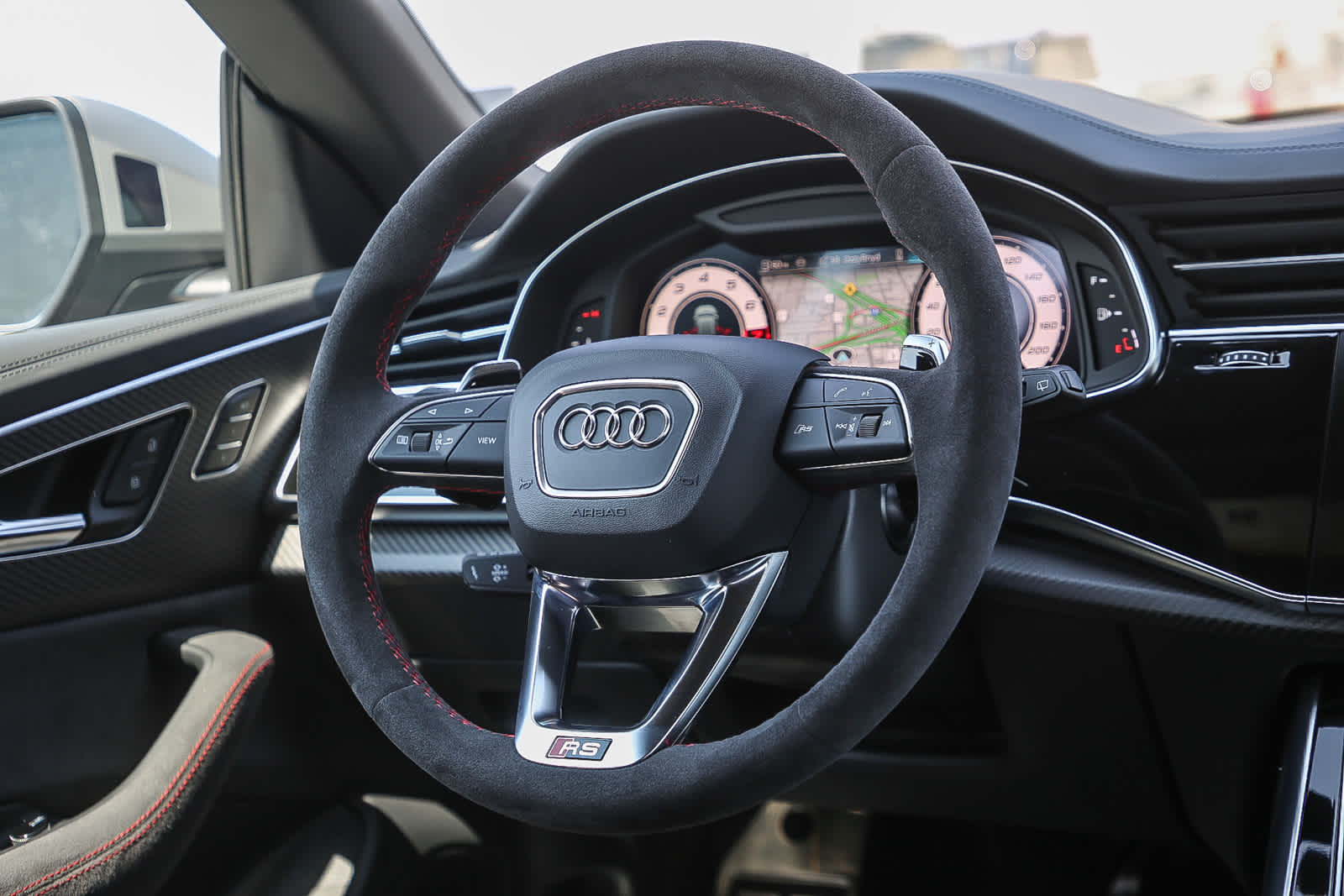Thumbnail: 2025 Audi RS Q8 - 17
