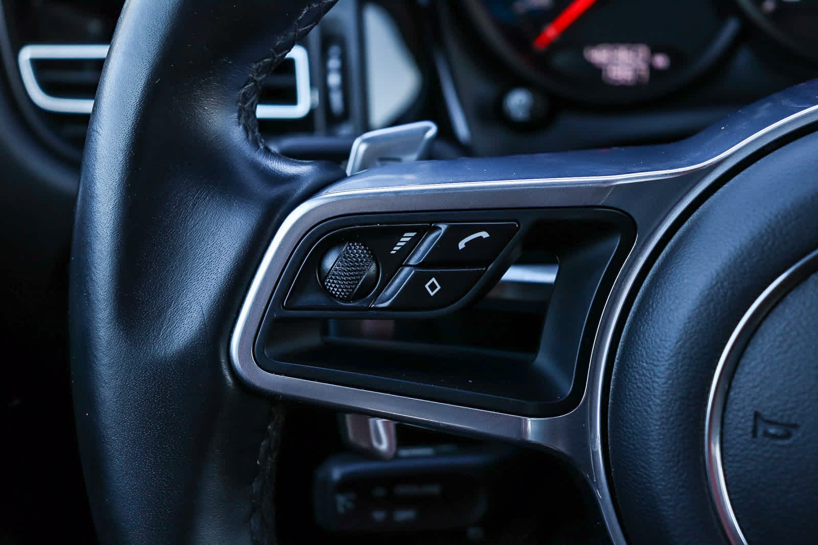 Thumbnail: 2020 Porsche Macan - 18