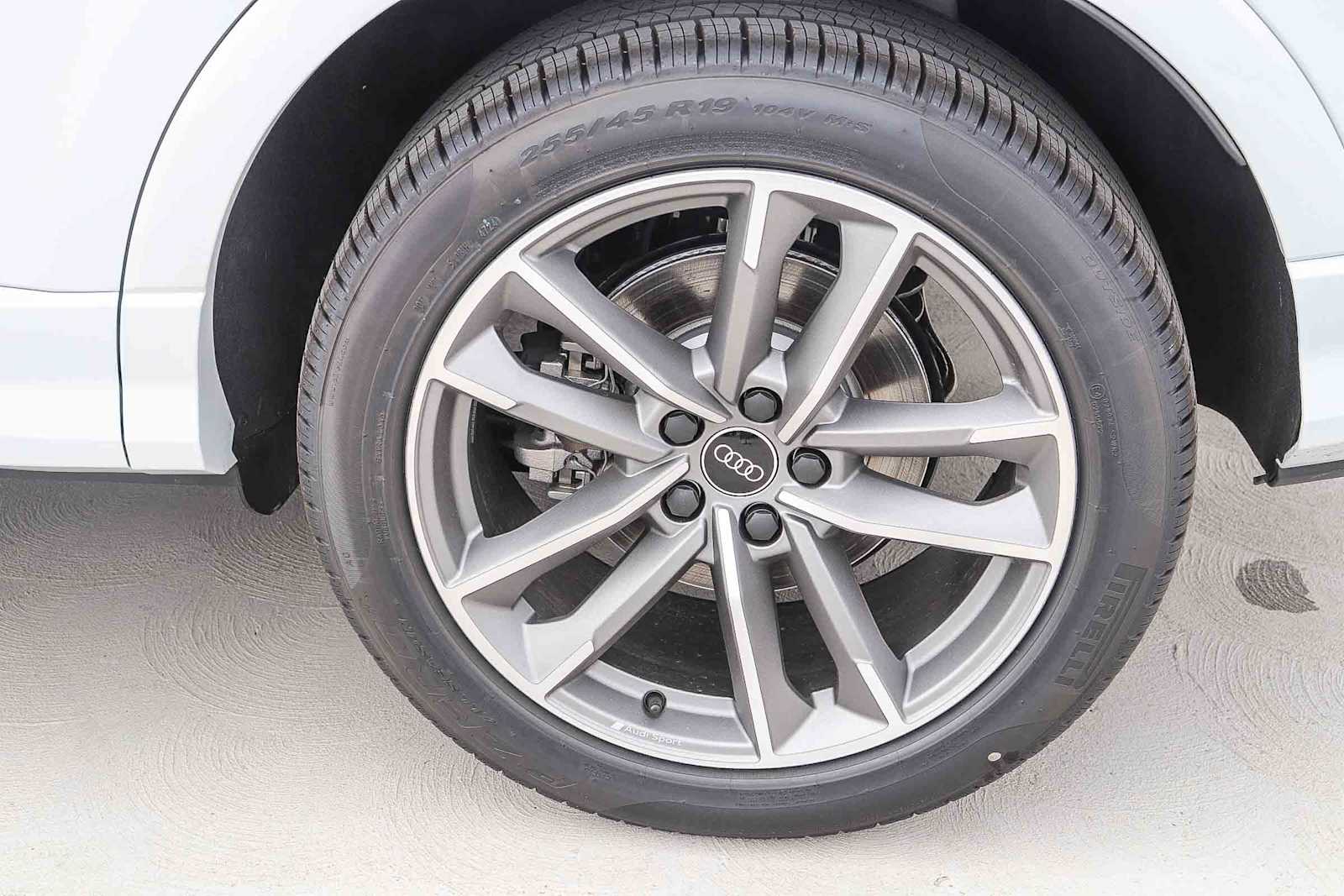 Thumbnail: 2025 Audi Q3 - 12