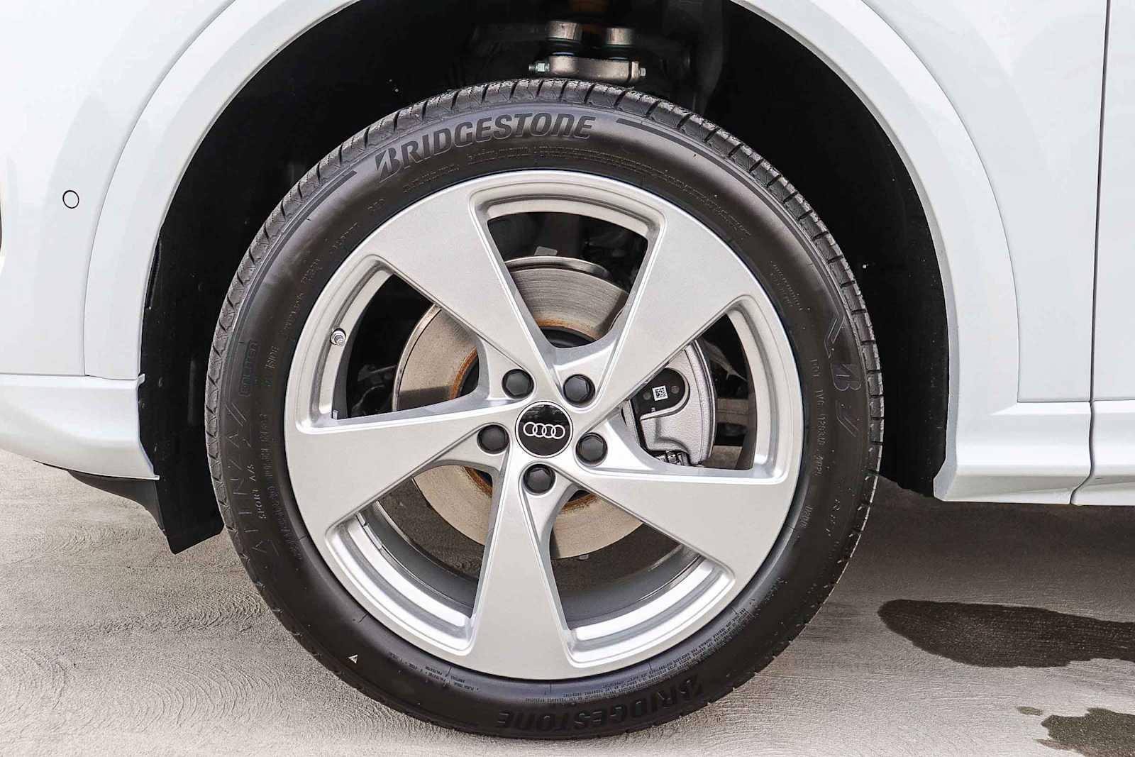 Thumbnail: 2025 Audi Q5 - 14