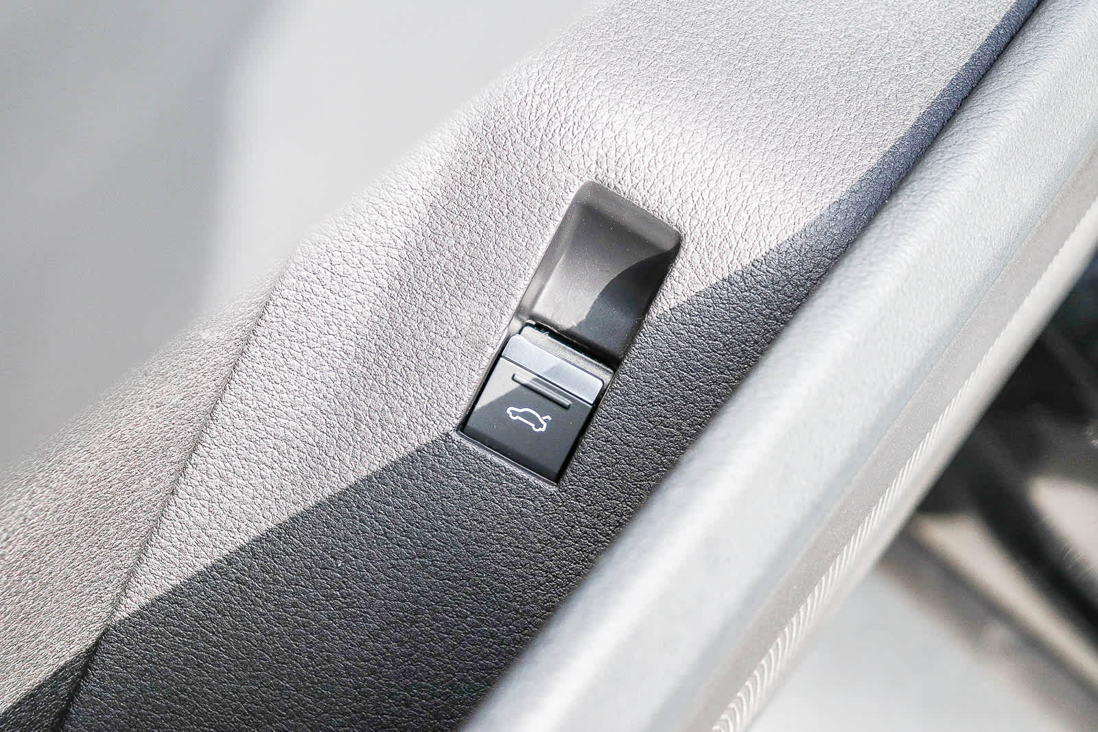 Thumbnail: 2024 Audi Q8 e-tron - 29