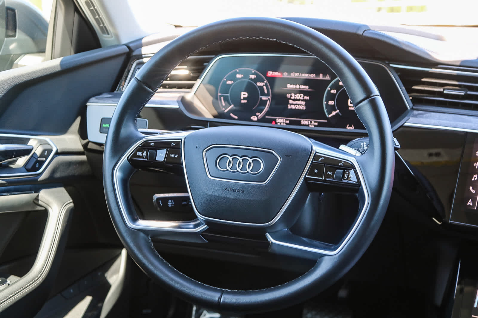 Thumbnail: 2024 Audi Q8 e-tron - 16