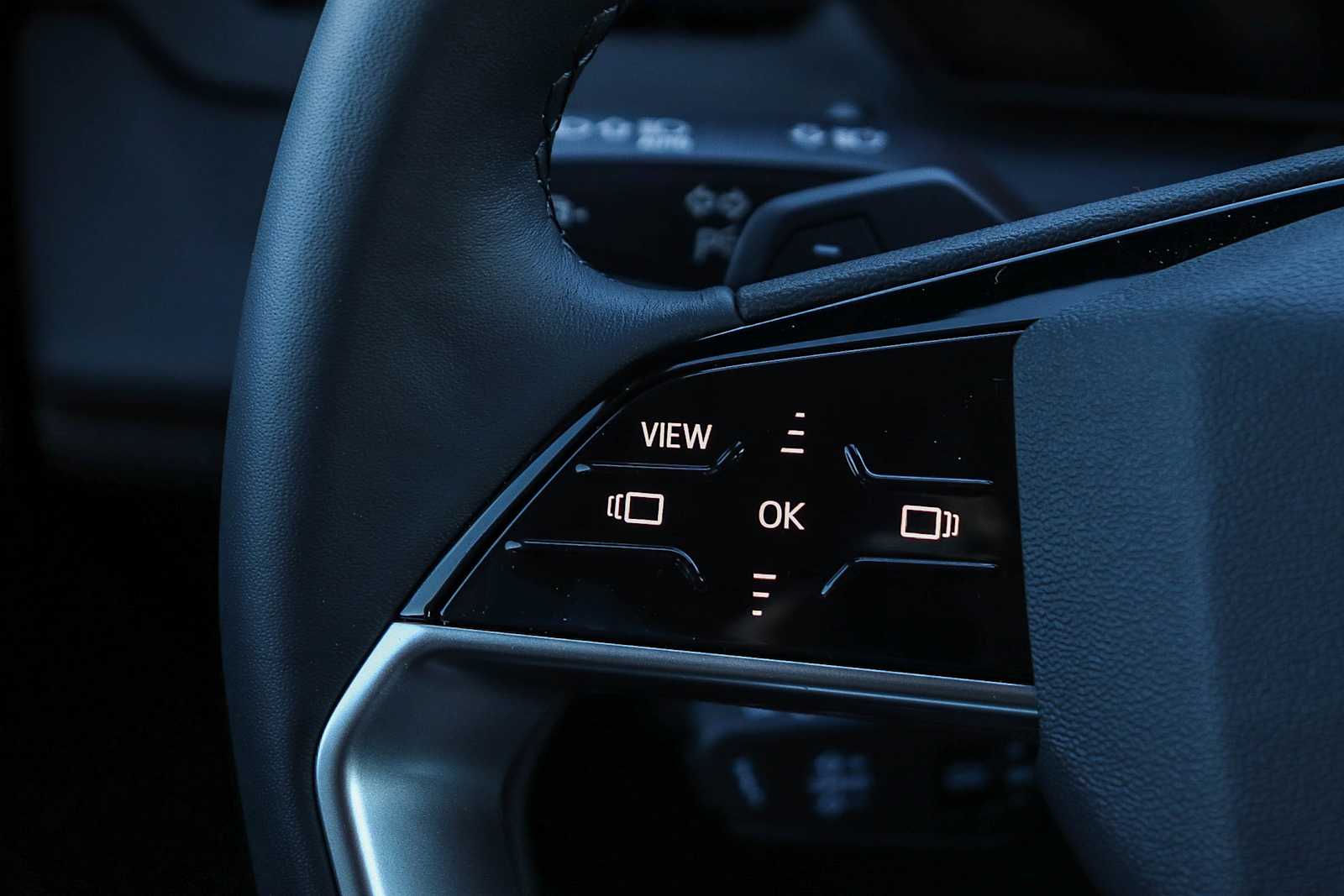 Thumbnail: 2025 Audi Q6 e-tron - 18