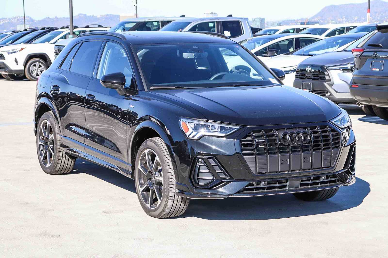 Thumbnail: 2025 Audi Q3 - 3