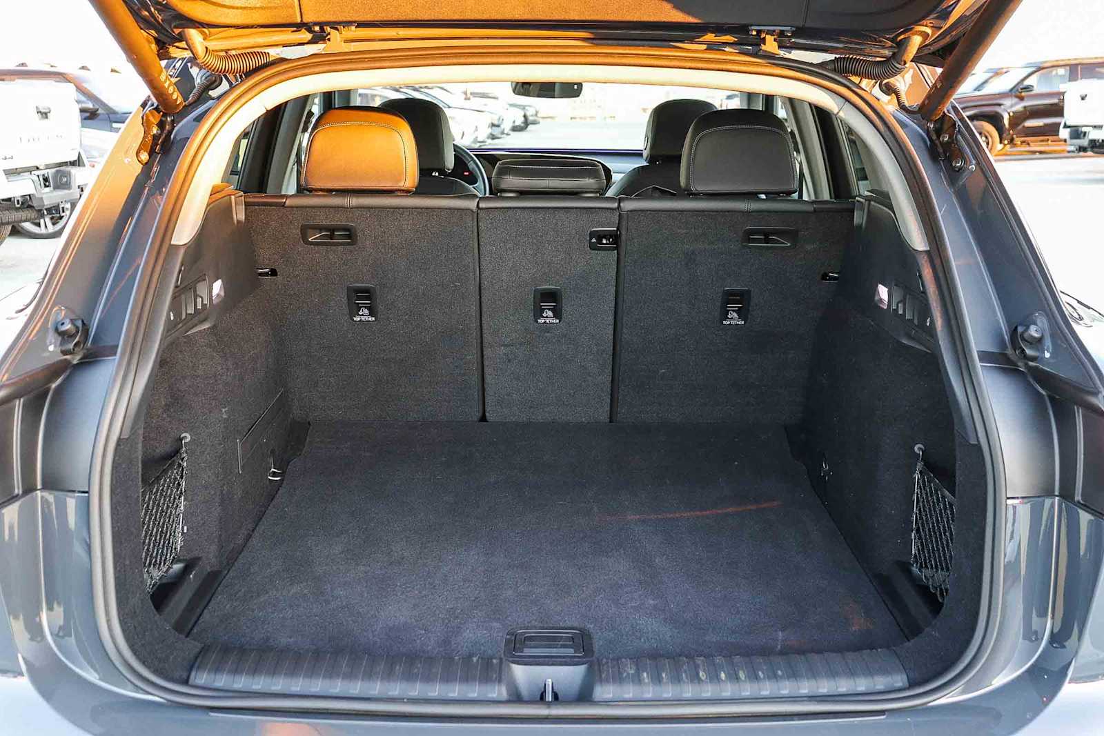 Thumbnail: 2025 Audi Q6 e-tron - 35