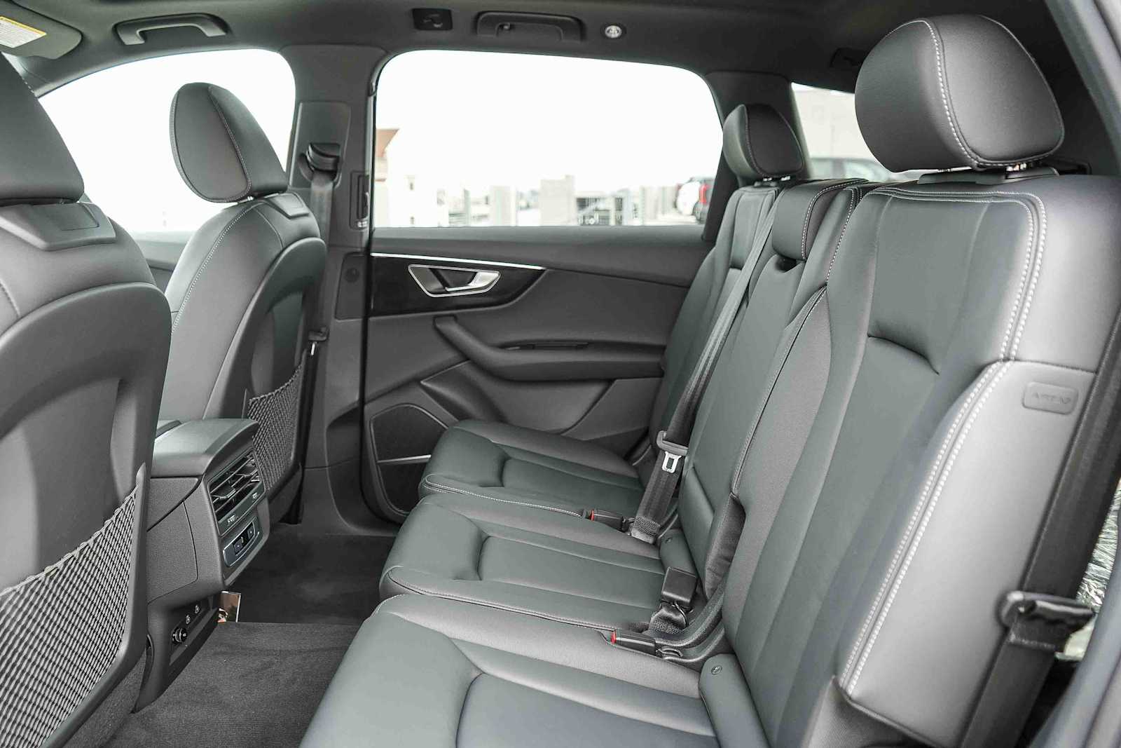 Thumbnail: 2026 Audi Q7 - 26