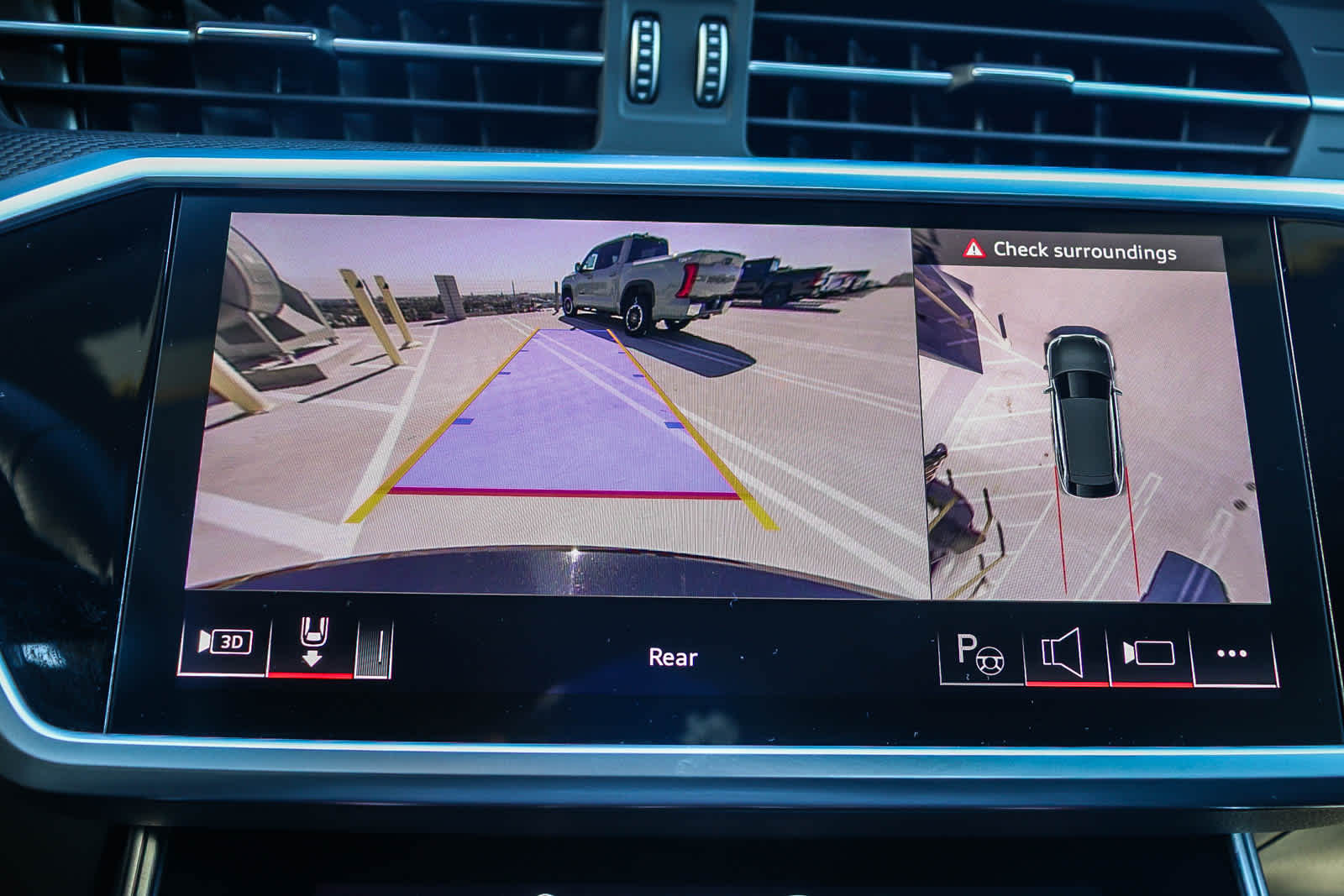 Thumbnail: 2025 Audi RS 6 - 38