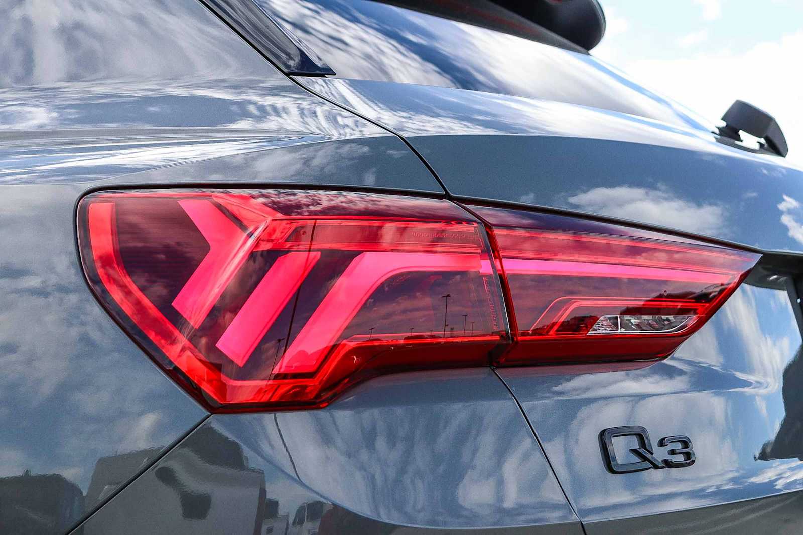 Thumbnail: 2025 Audi Q3 - 11