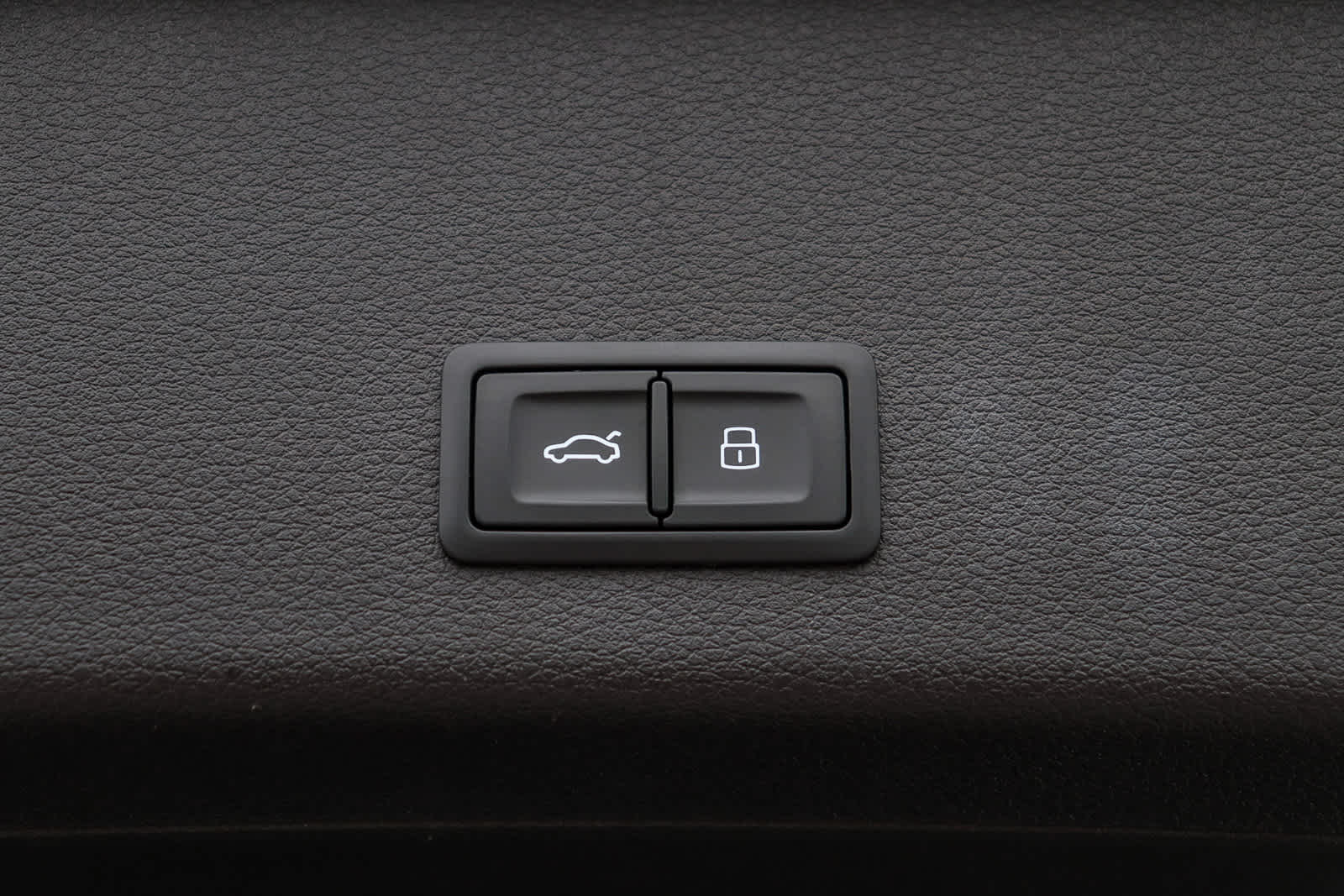 Thumbnail: 2022 Audi e-tron - 40