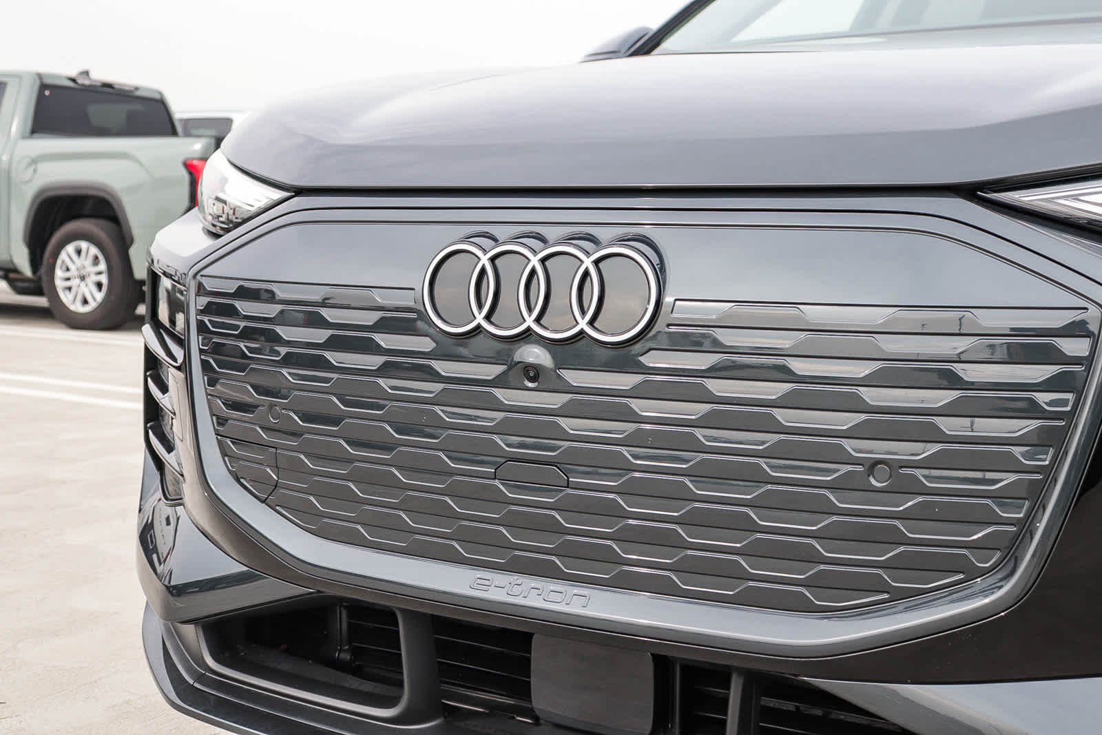 Thumbnail: 2025 Audi Q6 e-tron - 5