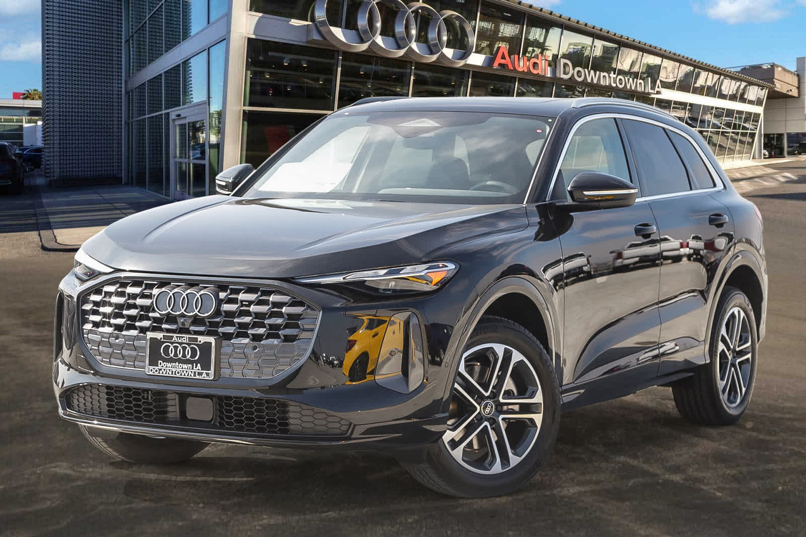 Thumbnail: 2025 Audi Q5 - 1