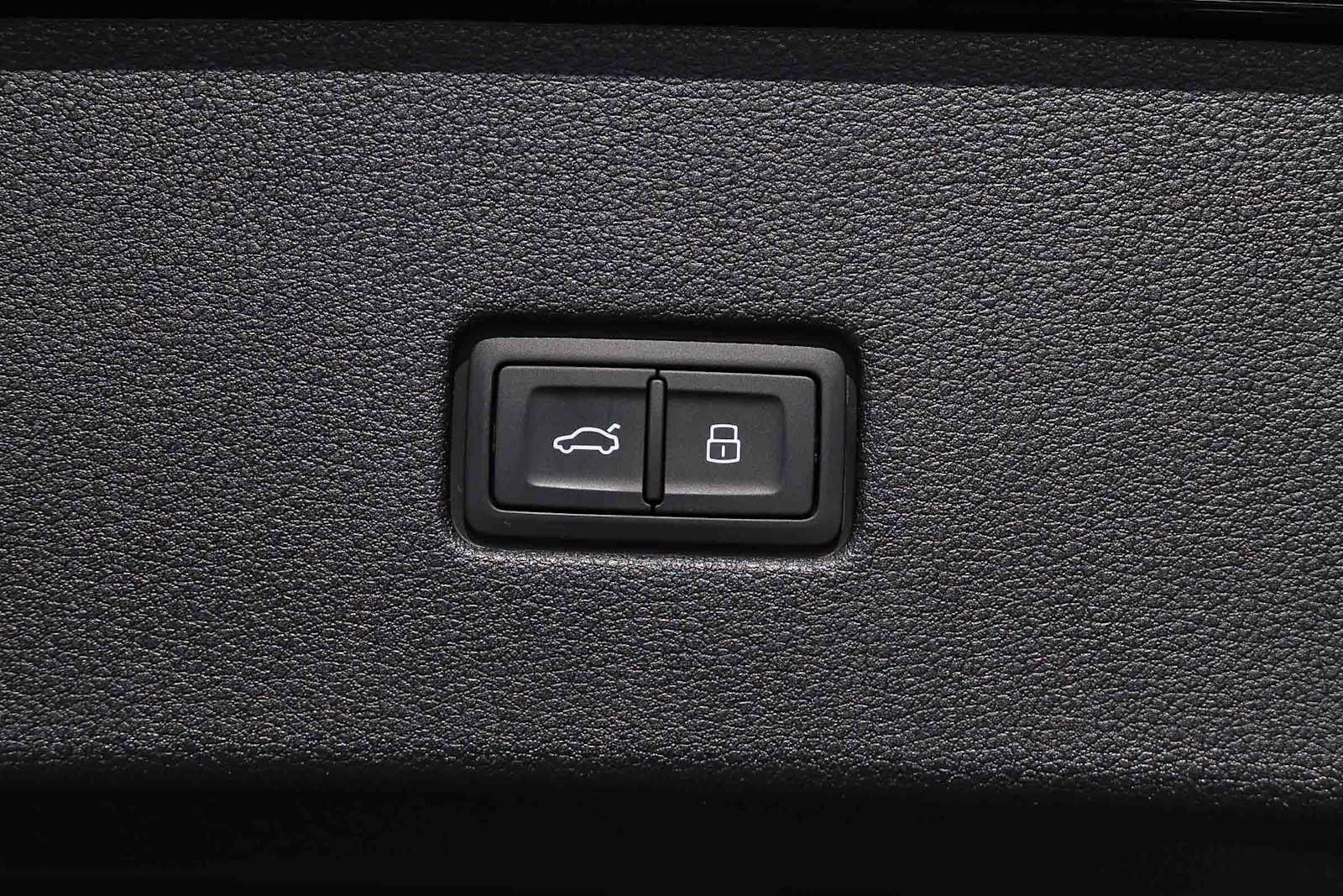 Thumbnail: 2026 Audi RS Q8 - 39