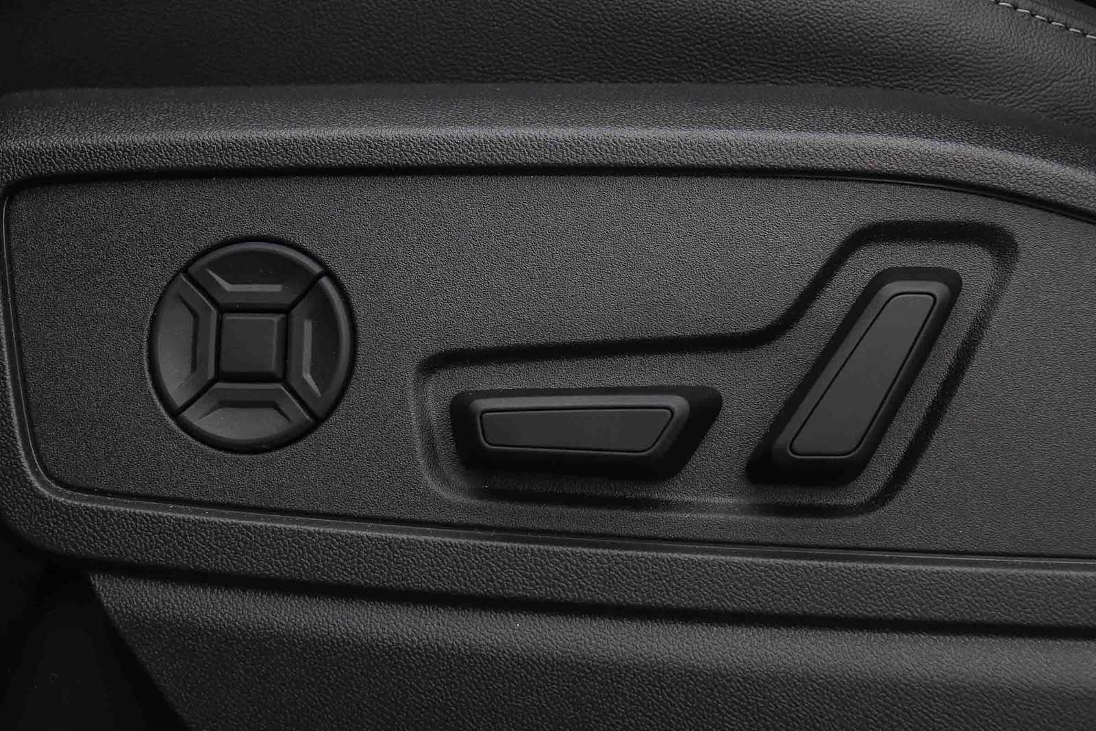 Thumbnail: 2025 Audi Q5 - 25