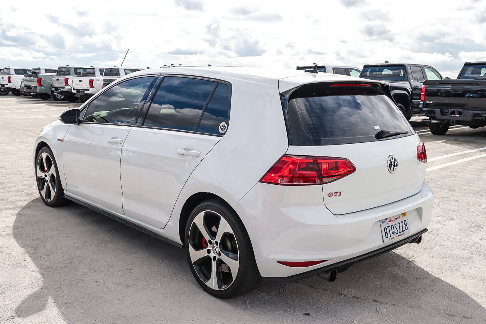 Thumbnail: 2017 Volkswagen Golf - 9