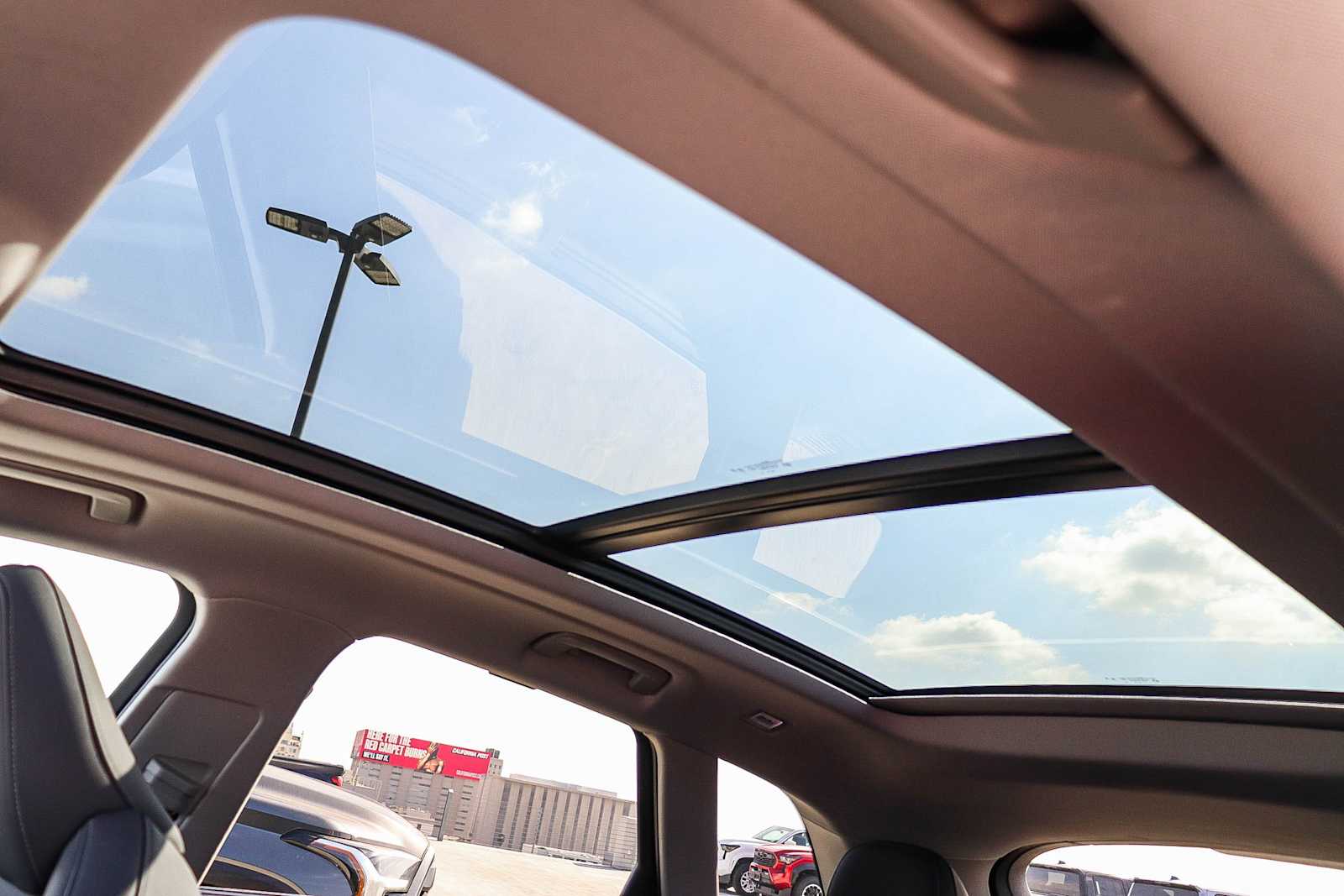 Thumbnail: 2025 Audi Q5 - 33