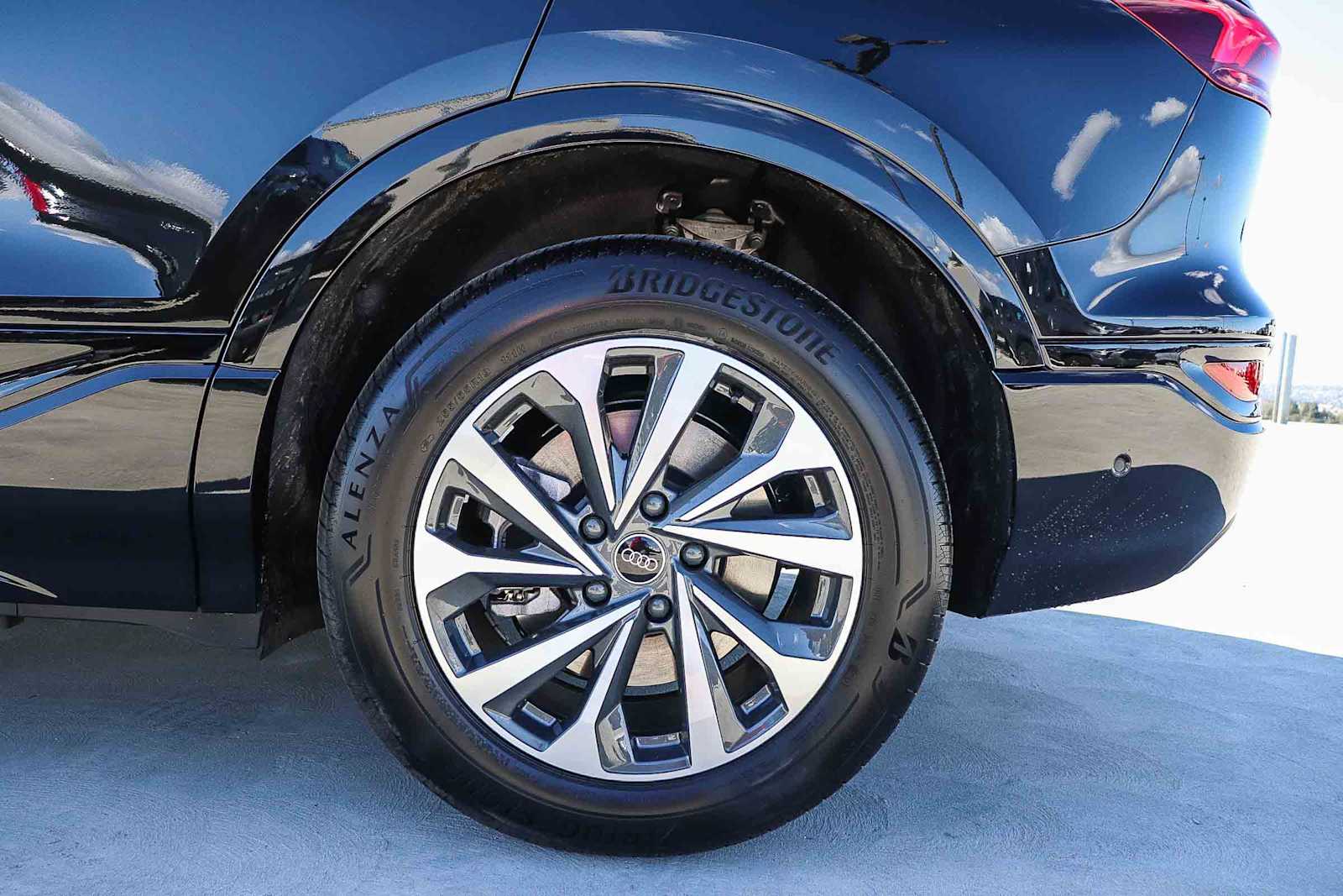 Thumbnail: 2025 Audi Q6 e-tron - 13