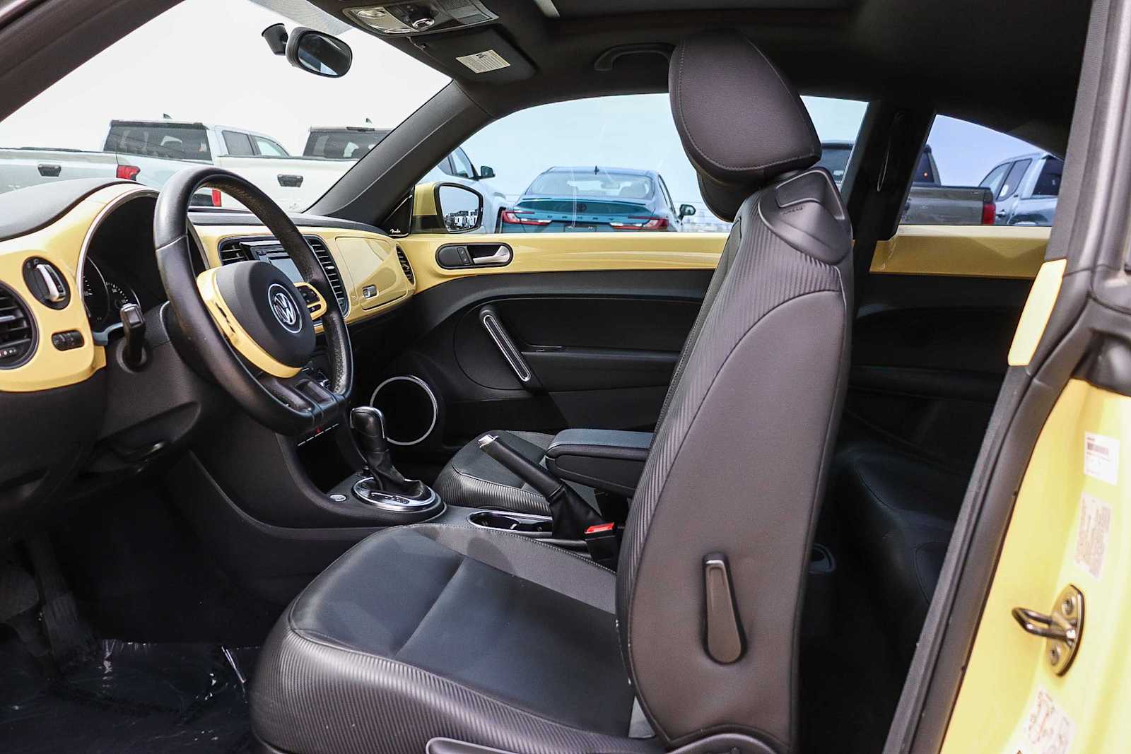 Thumbnail: 2012 Volkswagen Beetle - 24