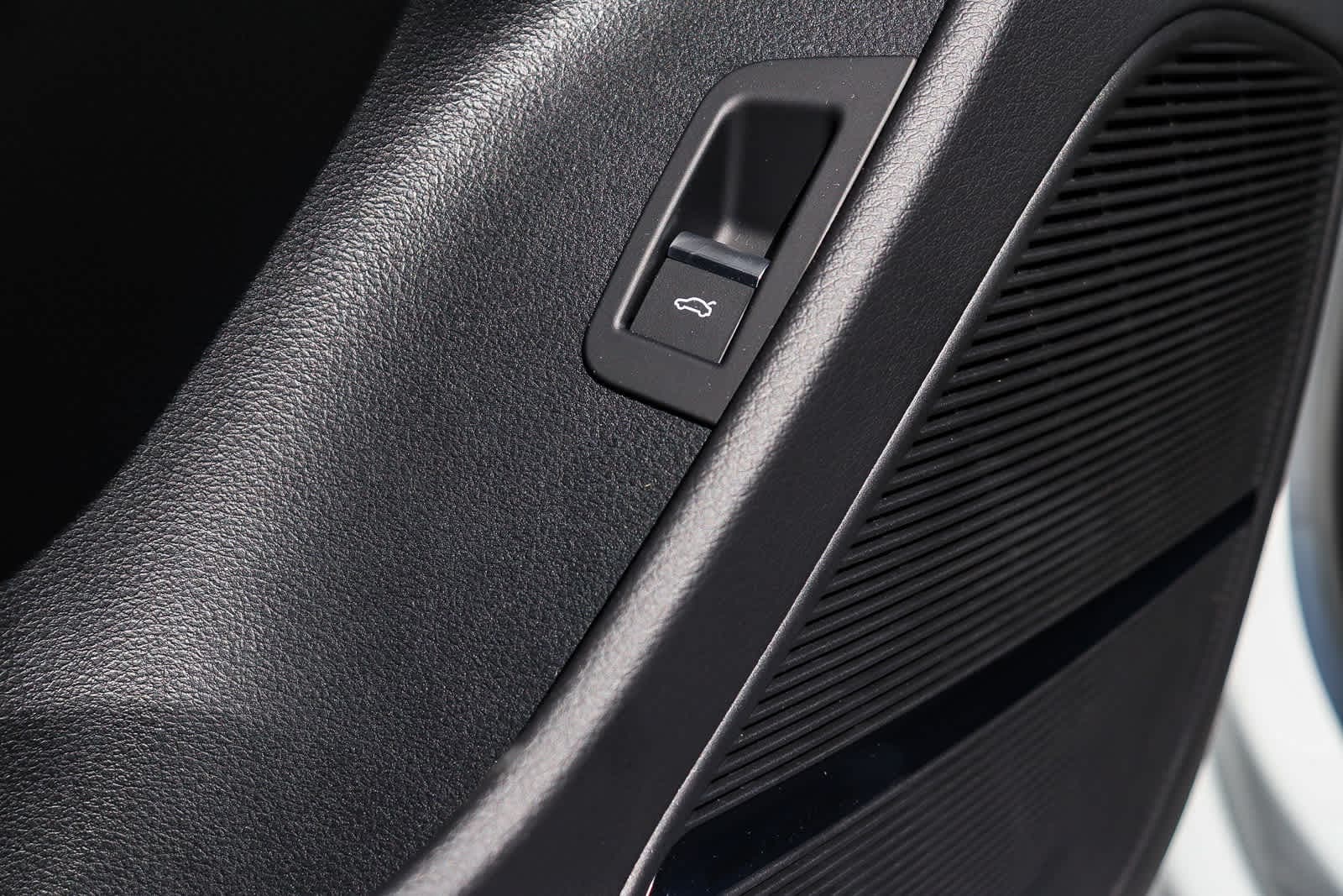 Thumbnail: 2026 Audi Q8 - 28