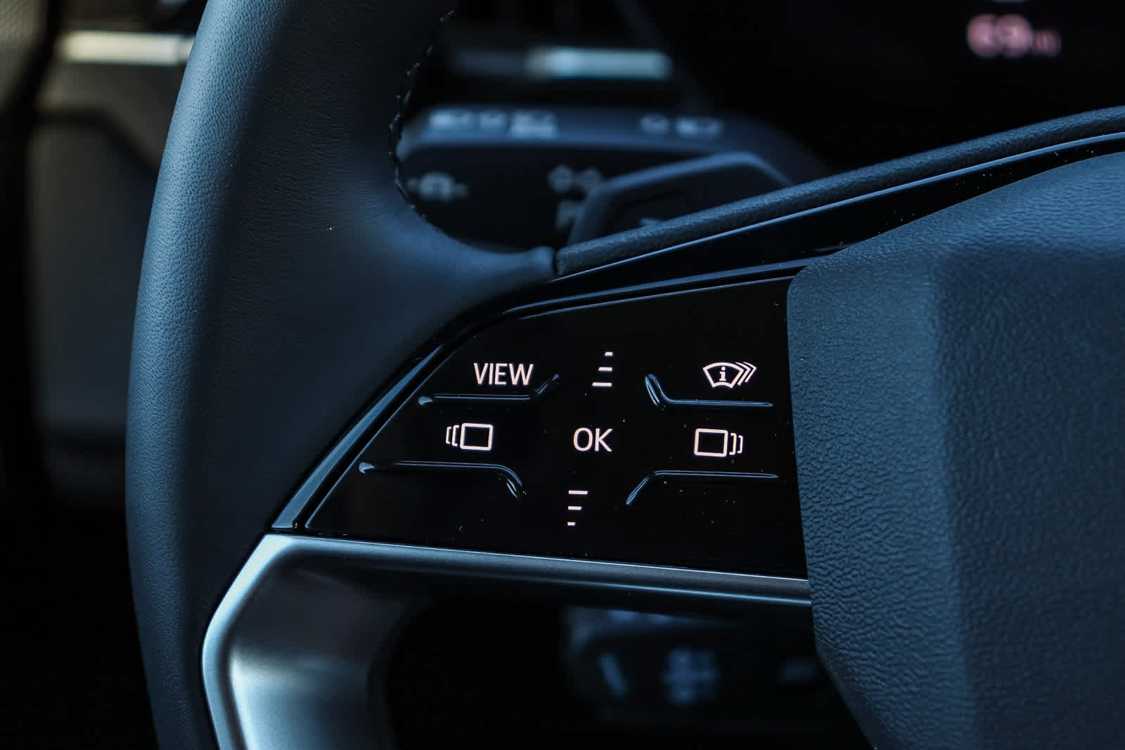 Thumbnail: 2025 Audi Q6 e-tron - 18