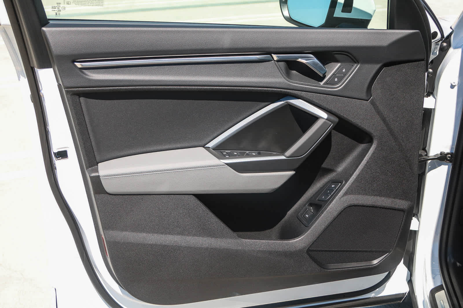 Thumbnail: 2025 Audi Q3 - 31