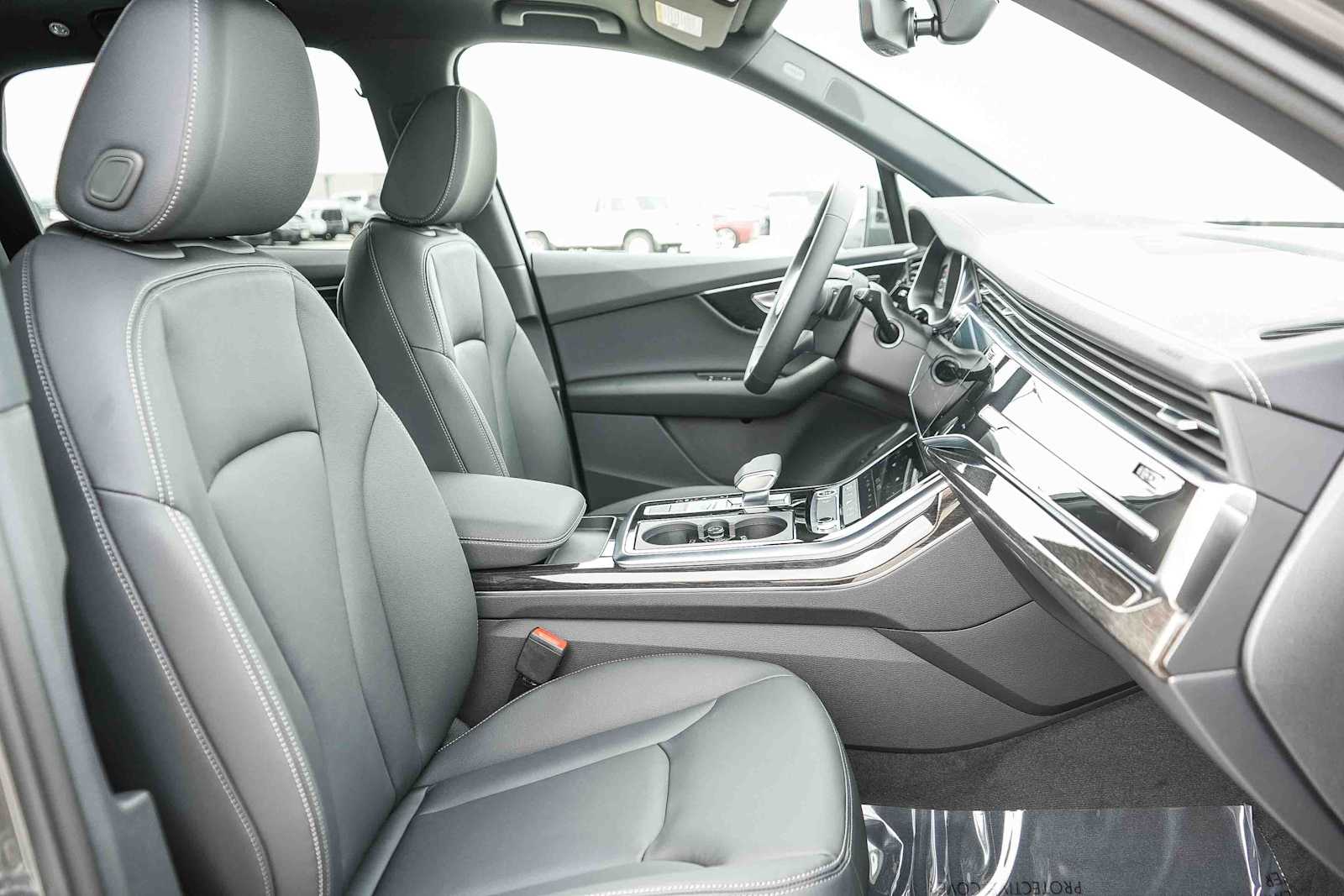 Thumbnail: 2026 Audi Q7 - 24