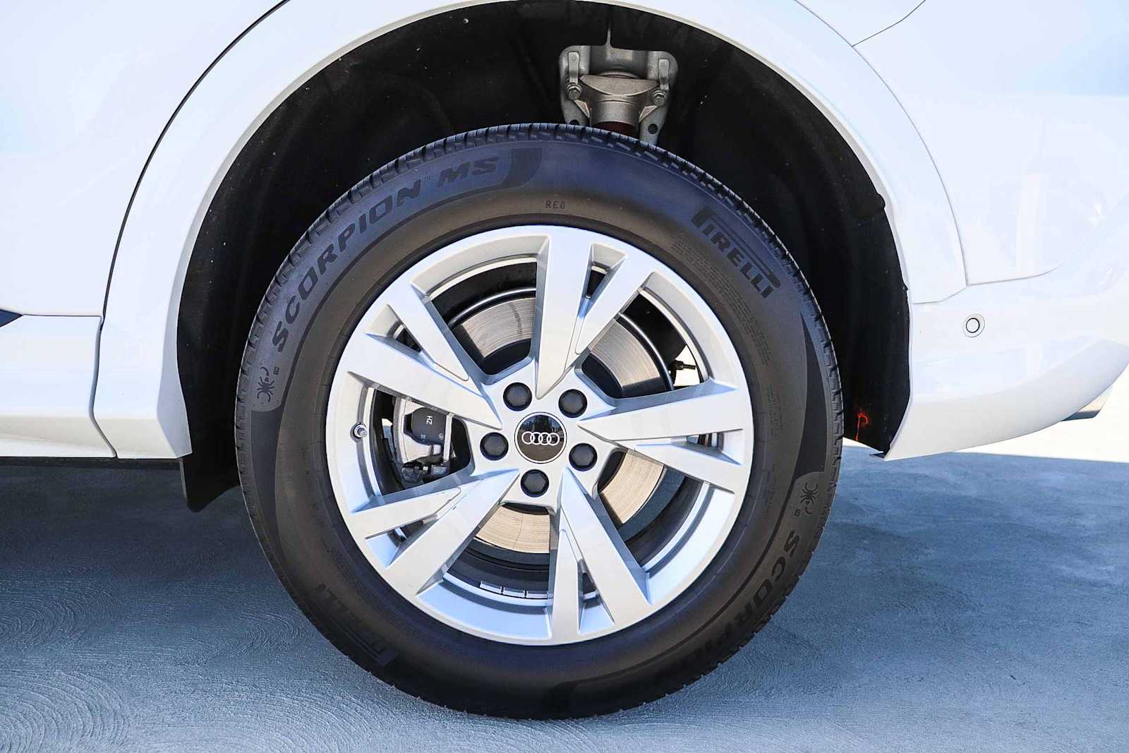 Thumbnail: 2025 Audi Q5 - 13