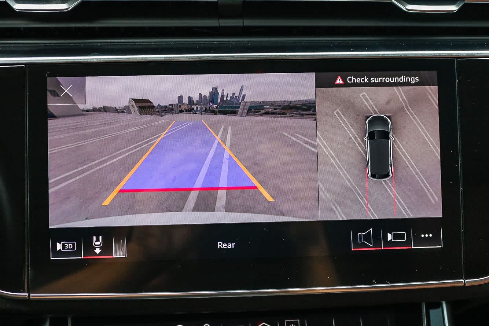 Thumbnail: 2023 Audi Q8 - 40