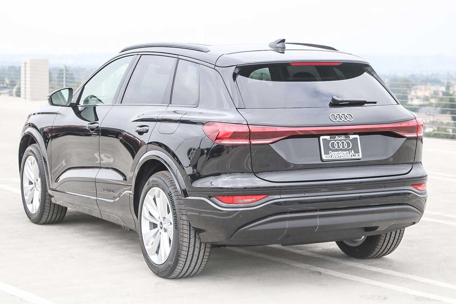 Thumbnail: 2025 Audi Q6 e-tron - 6