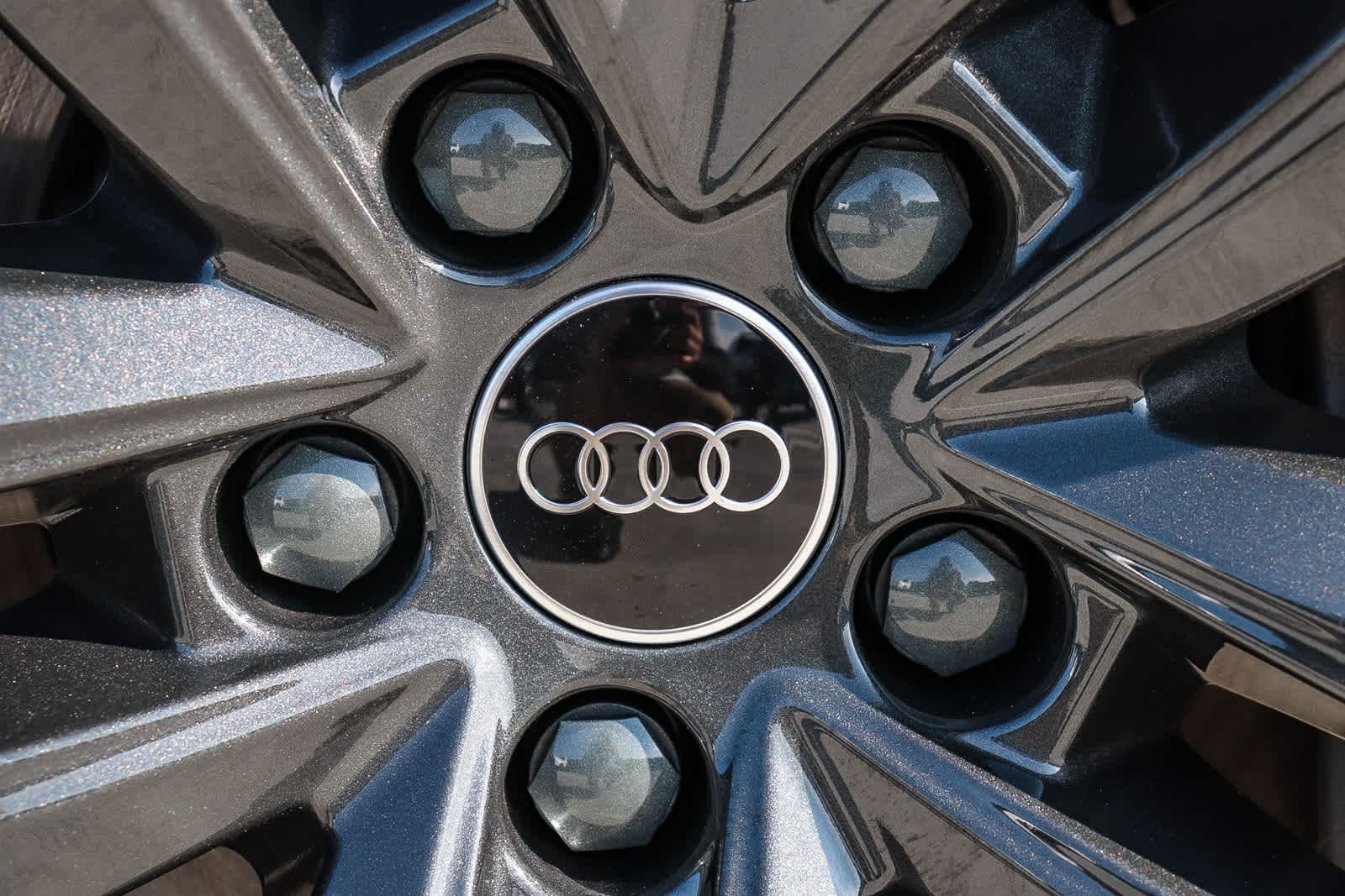 Thumbnail: 2026 Audi Q8 - 15