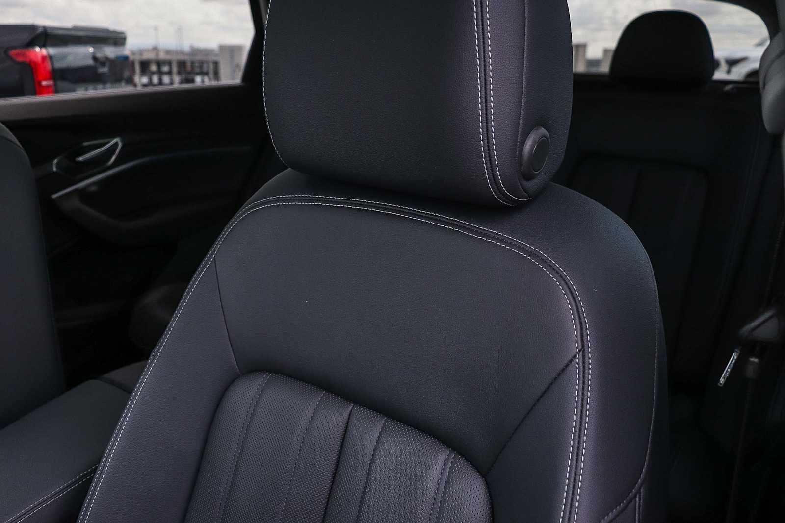 Thumbnail: 2024 Audi Q8 e-tron - 37