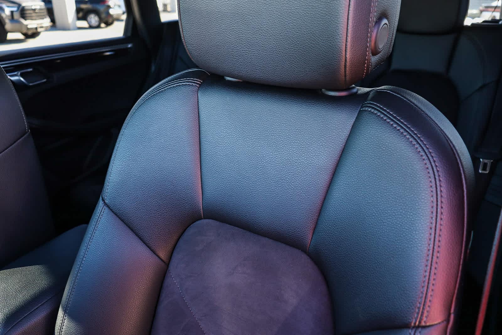 Thumbnail: 2020 Porsche Macan - 35