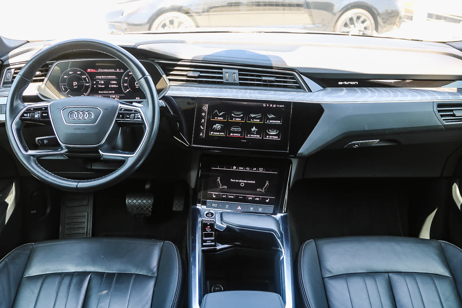Thumbnail: 2022 Audi e-tron - 12