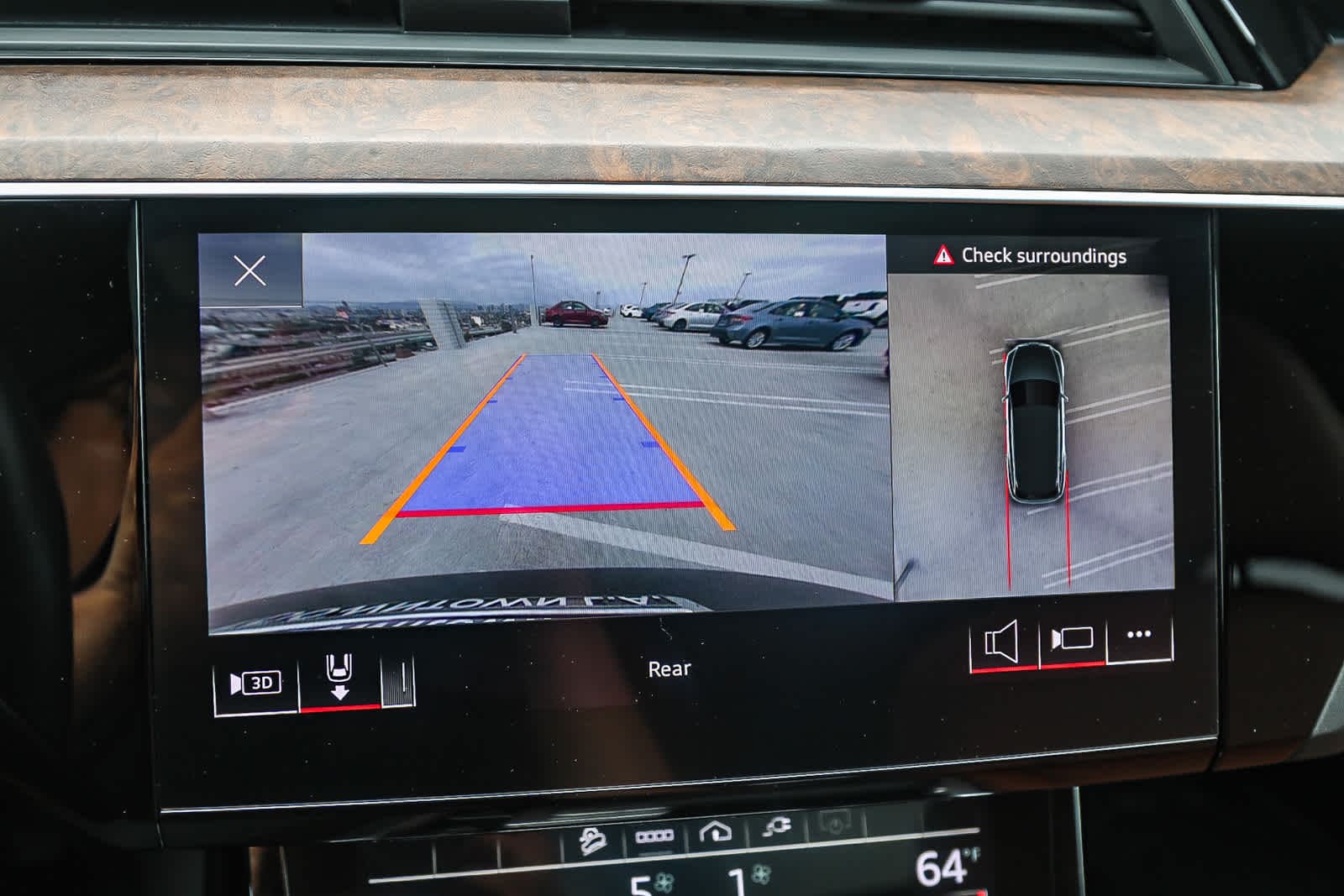 Thumbnail: 2022 Audi e-tron - 26