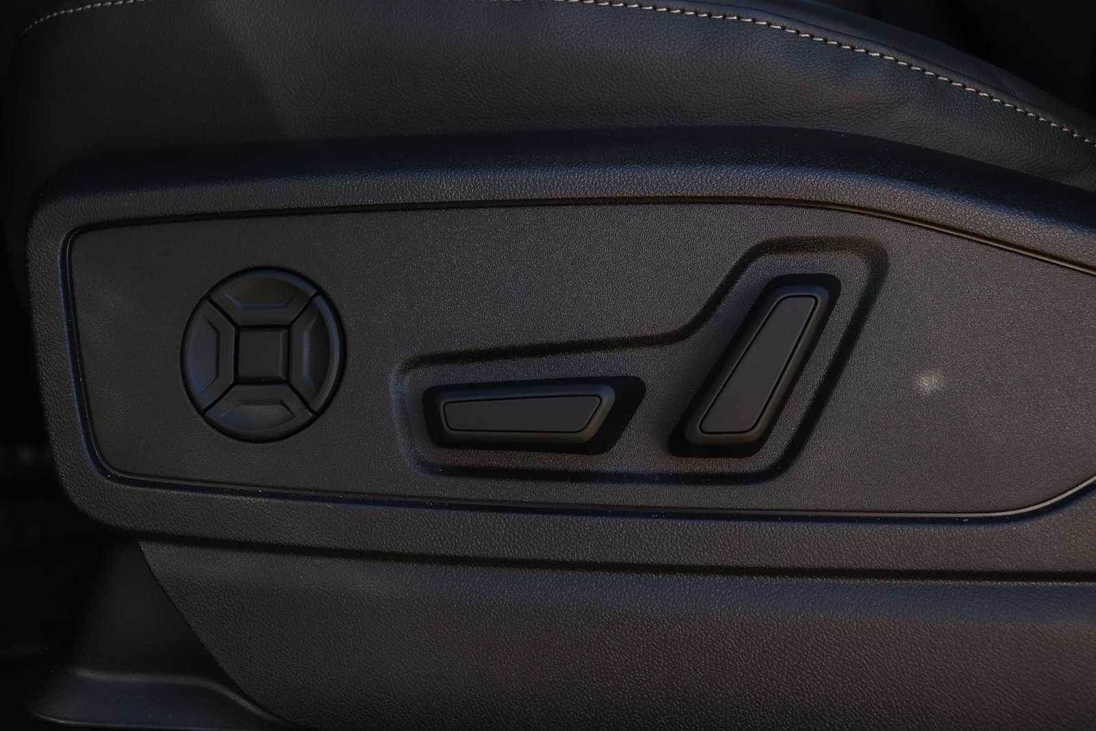 Thumbnail: 2025 Audi Q5 - 25