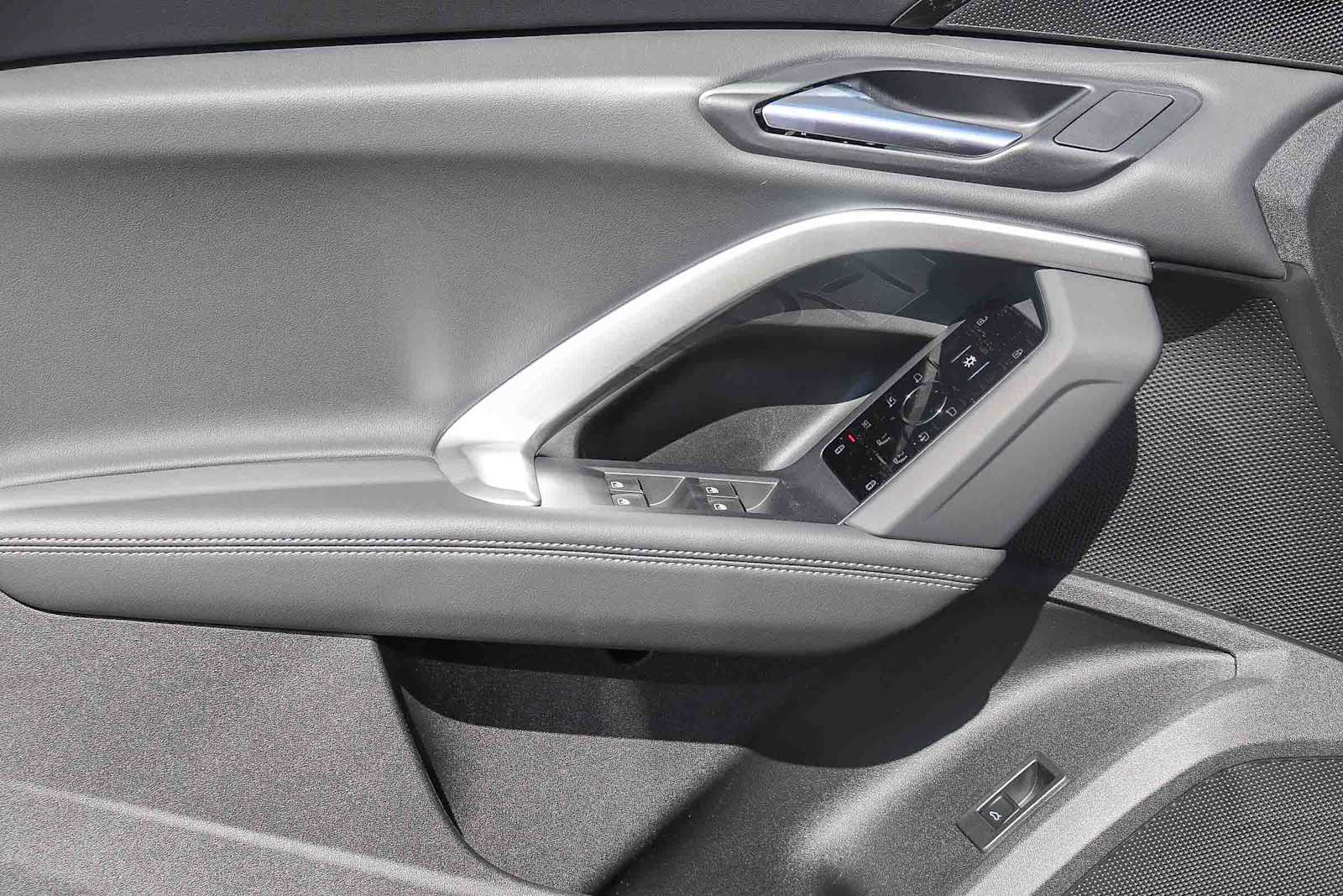 Thumbnail: 2025 Audi Q5 - 24