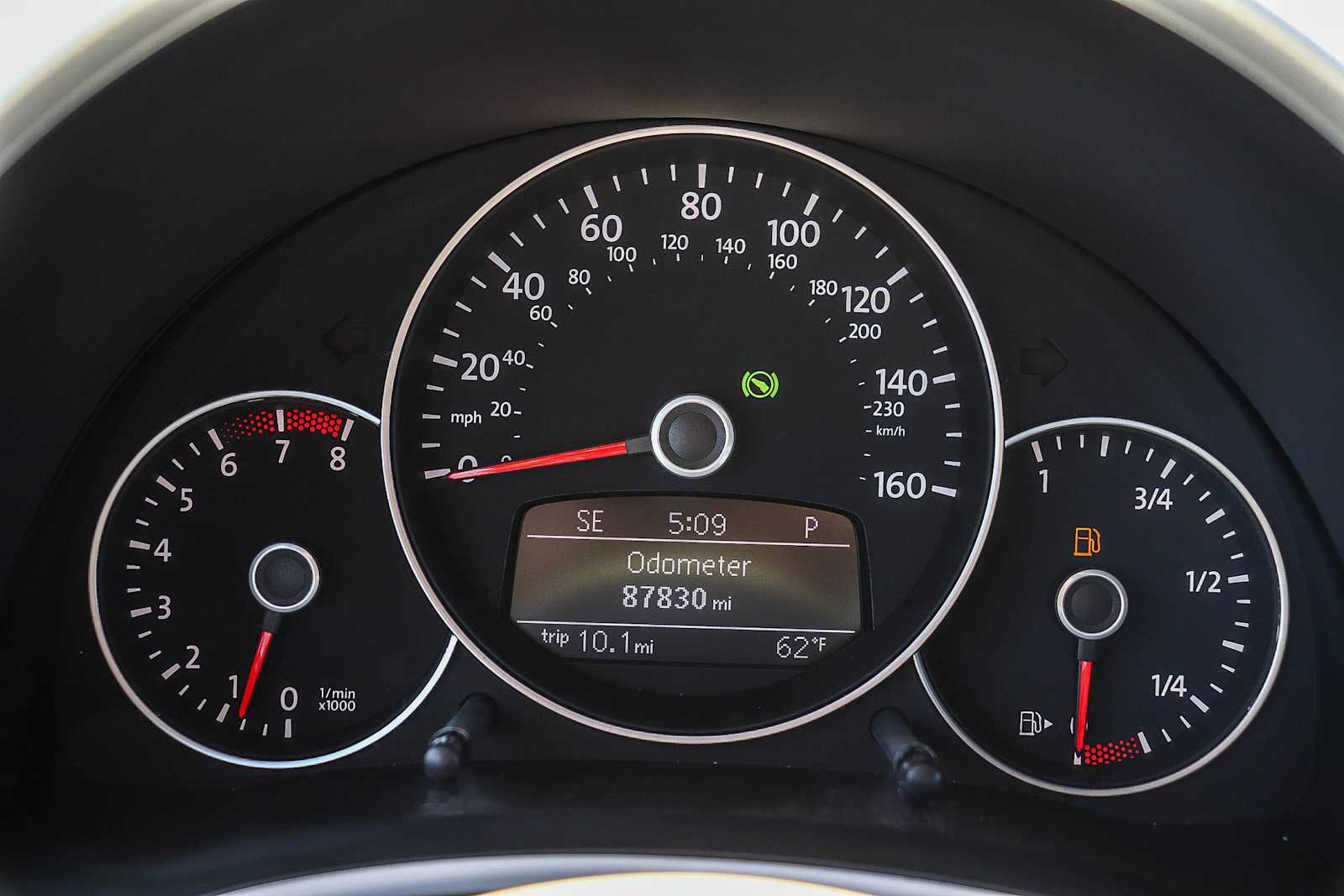 Thumbnail: 2012 Volkswagen Beetle - 32