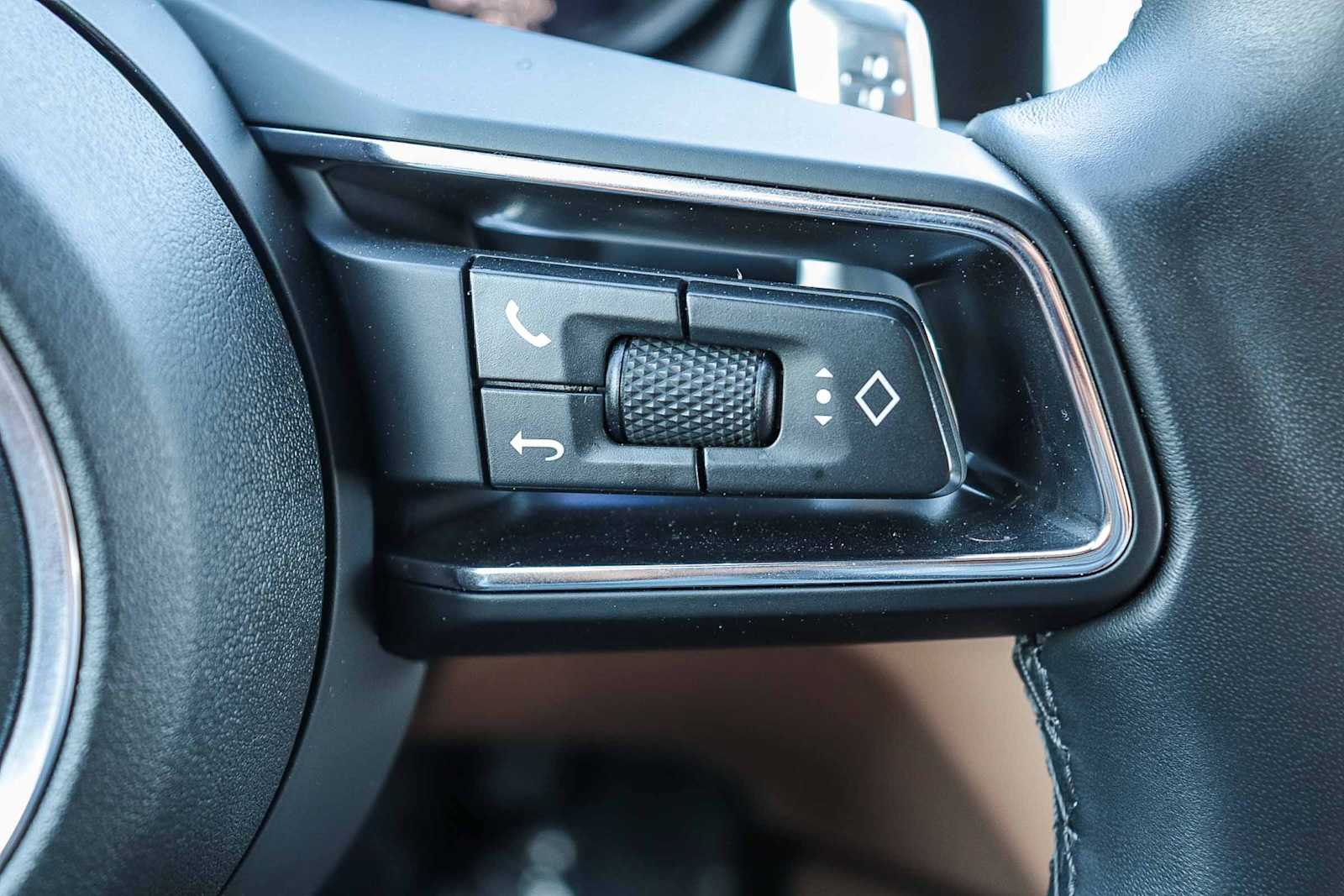 Thumbnail: 2024 Porsche Macan - 35