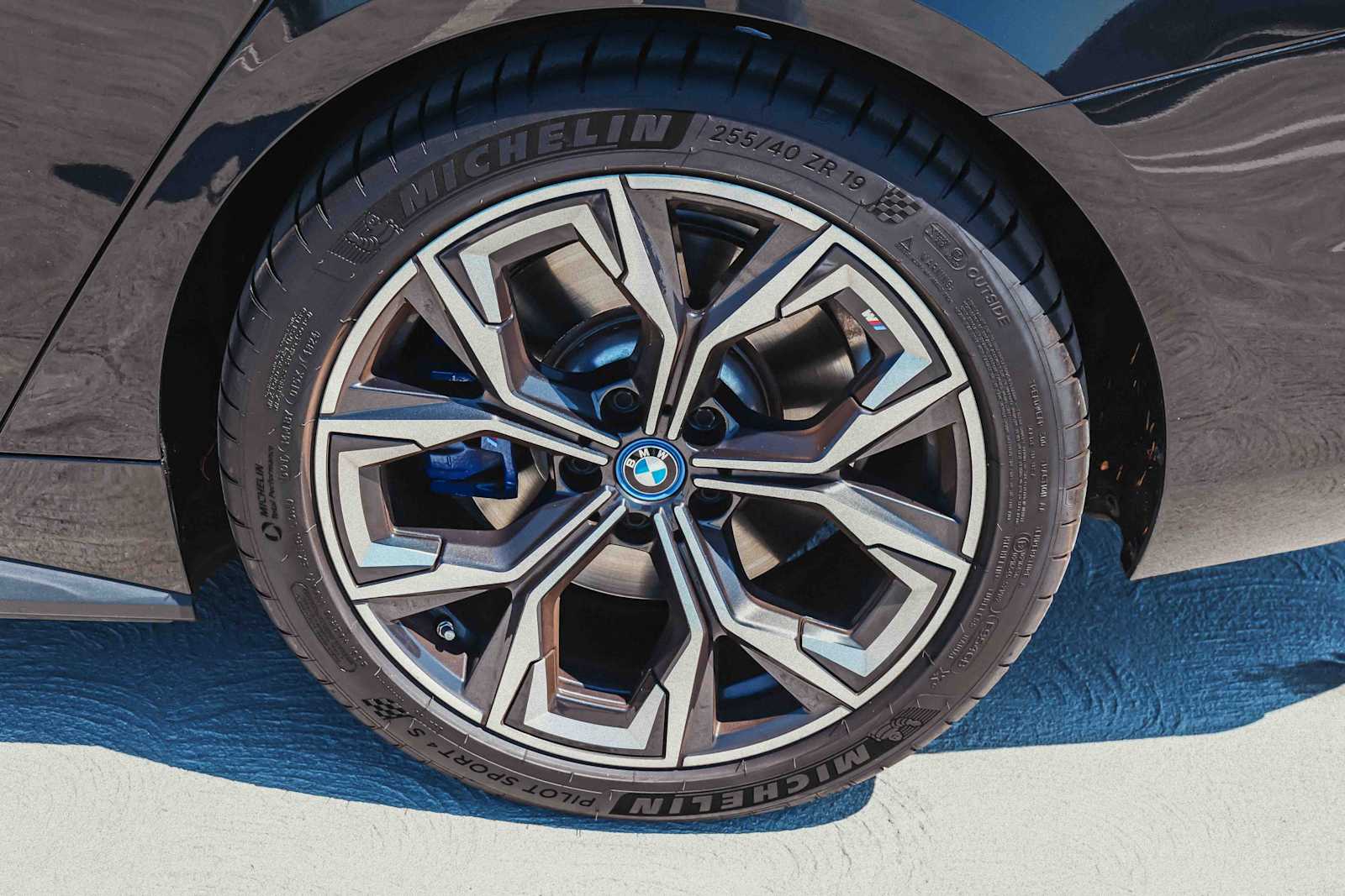 Thumbnail: 2022 BMW i4 - 12