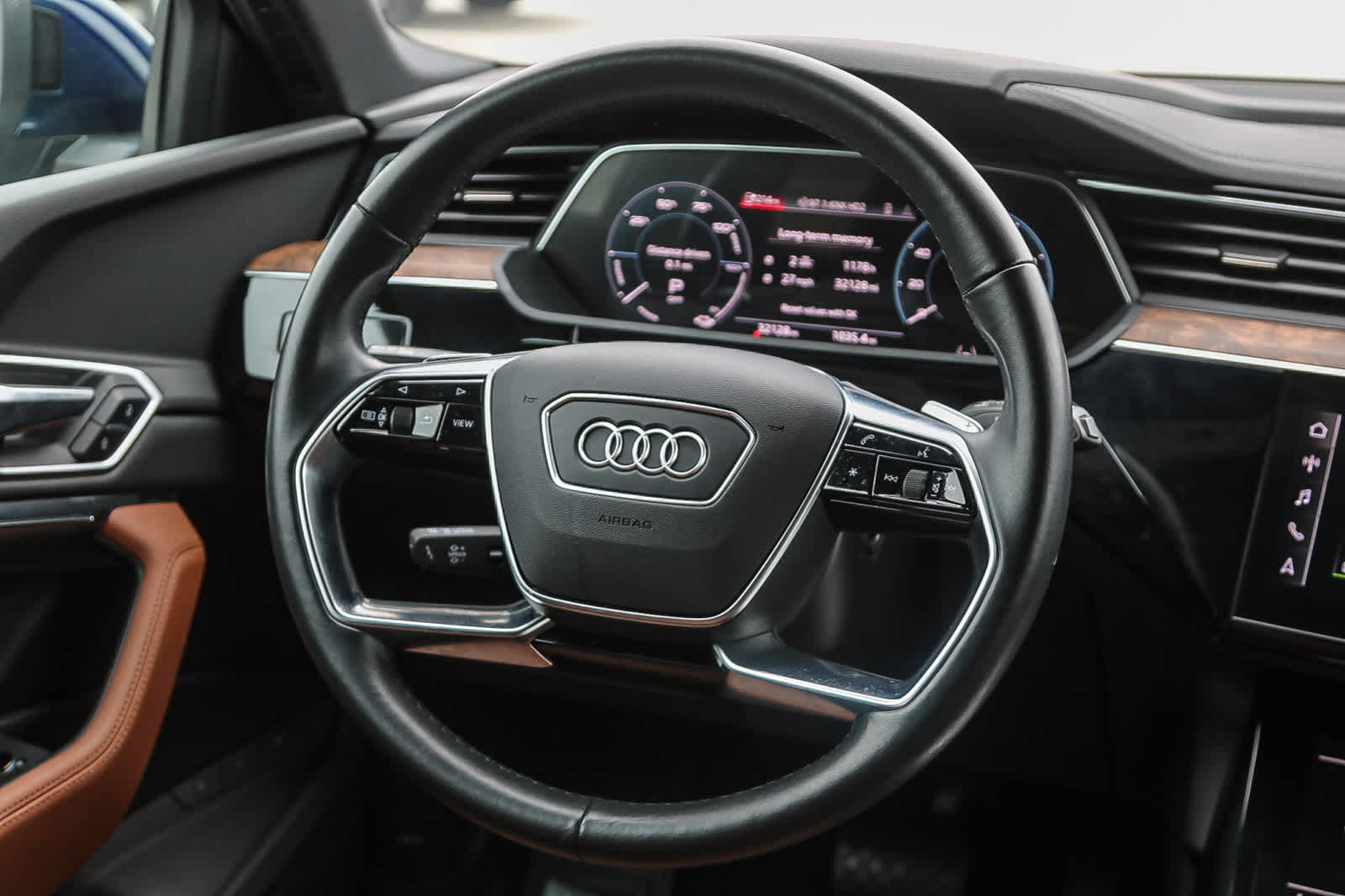 Thumbnail: 2022 Audi e-tron - 16