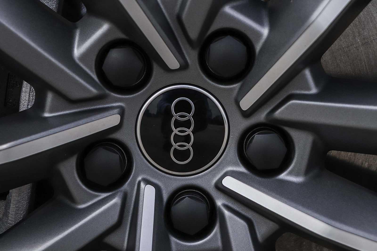 Thumbnail: 2025 Audi Q3 - 15