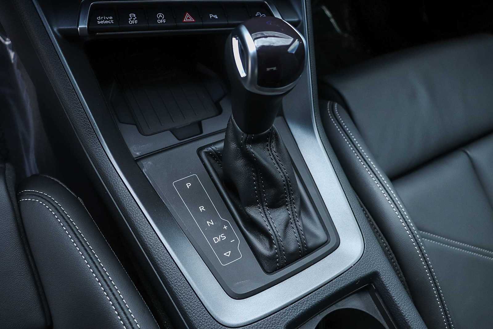 Thumbnail: 2025 Audi Q3 - 25